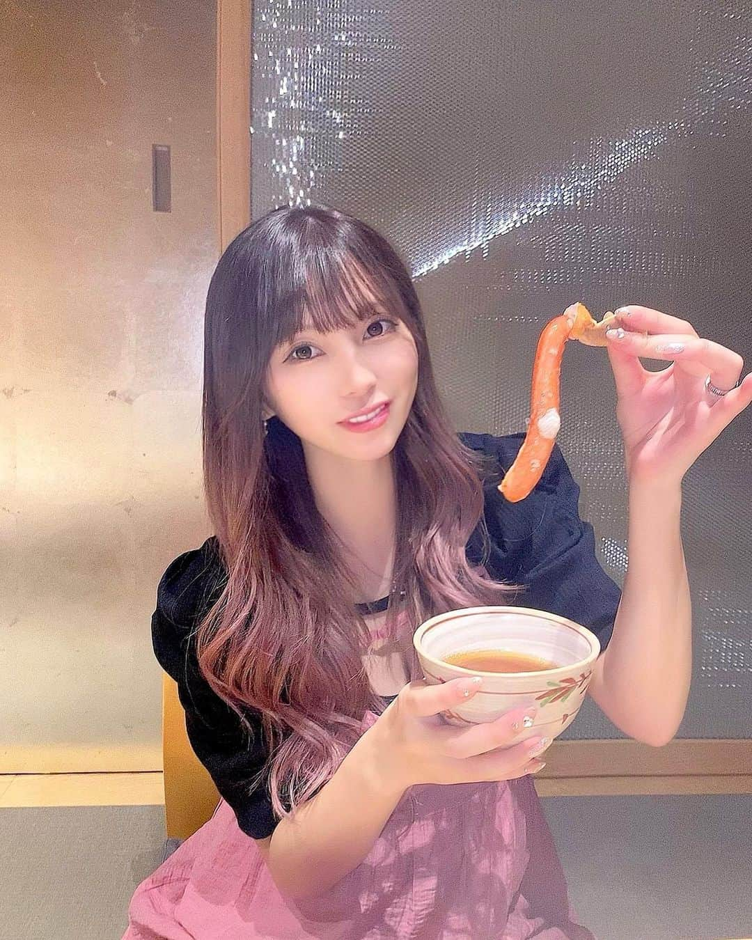 あさにゃん（川北愛紗奈）さんのインスタグラム写真 - (あさにゃん（川北愛紗奈）Instagram)「🦀🤍🤍  #東京グルメ #六本木グルメ #個室しゃぶしゃぶ #蟹しゃぶ #男の子ママ #子連れok #子連れディナー #2人目妊娠中」5月9日 17時10分 - asanyan0326