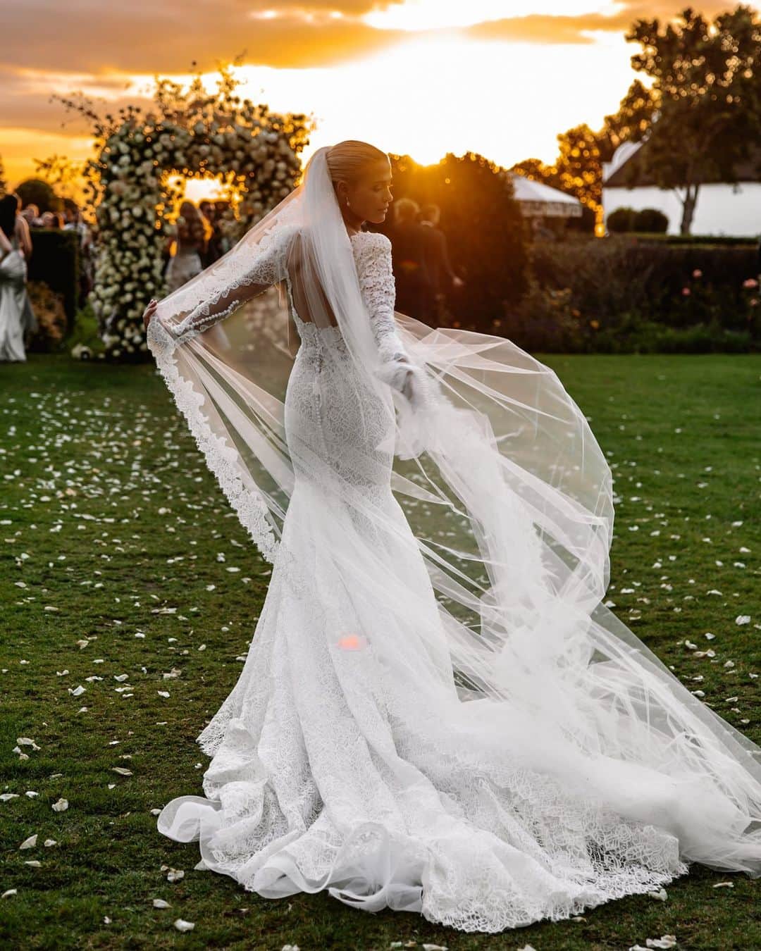 British Vogueさんのインスタグラム写真 - (British VogueInstagram)「Lady @AmeliaSpencer15, daughter of the Earl of Spencer and model Victoria Aitken, and the niece of #PrincessDiana, has married her long-time love, @GregMallett, at Quoin Rock Manor House in Stellenbosch, South Africa. The couple, who met 14 years ago, both wore Atelier @Versace on their wedding day, which was a “dream come true” for the bride. Click the link in bio for a look inside their mountaintop wedding.   Photographed by @Ayeh.KPhotography and @MischaDurrantPhotography.」5月9日 17時11分 - britishvogue