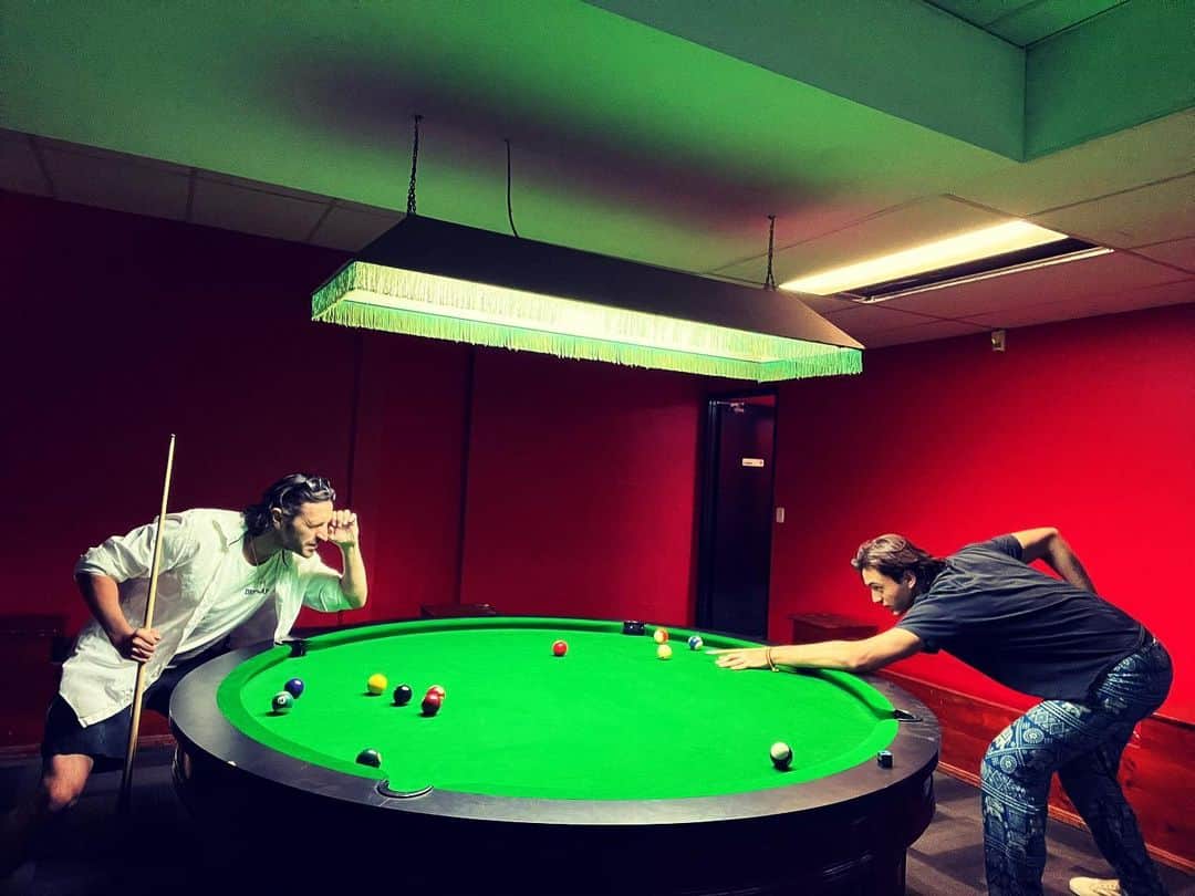オーエン・マッケンのインスタグラム：「This perfectly square pool table encapsulates how @robeertbyrne and me hang out together in a rectangularly symmetrical microcosm」