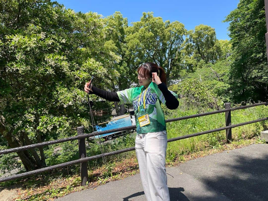 黒瀬純さんのインスタグラム写真 - (黒瀬純Instagram)「本日は鷹のミカタで熊本へ ファイト九州のユニフォーム着てロケやってます！ 自撮りで頑張るりこぴ #鷹のミカタ」5月9日 17時15分 - kurojun9610
