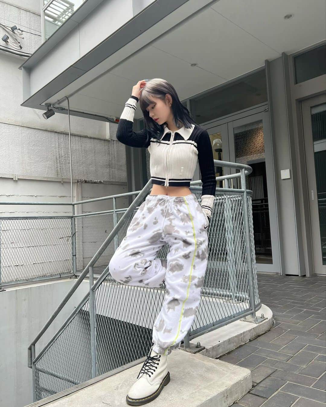 かれんのインスタグラム：「･  #ootd  #かれんのくろーぜっと」
