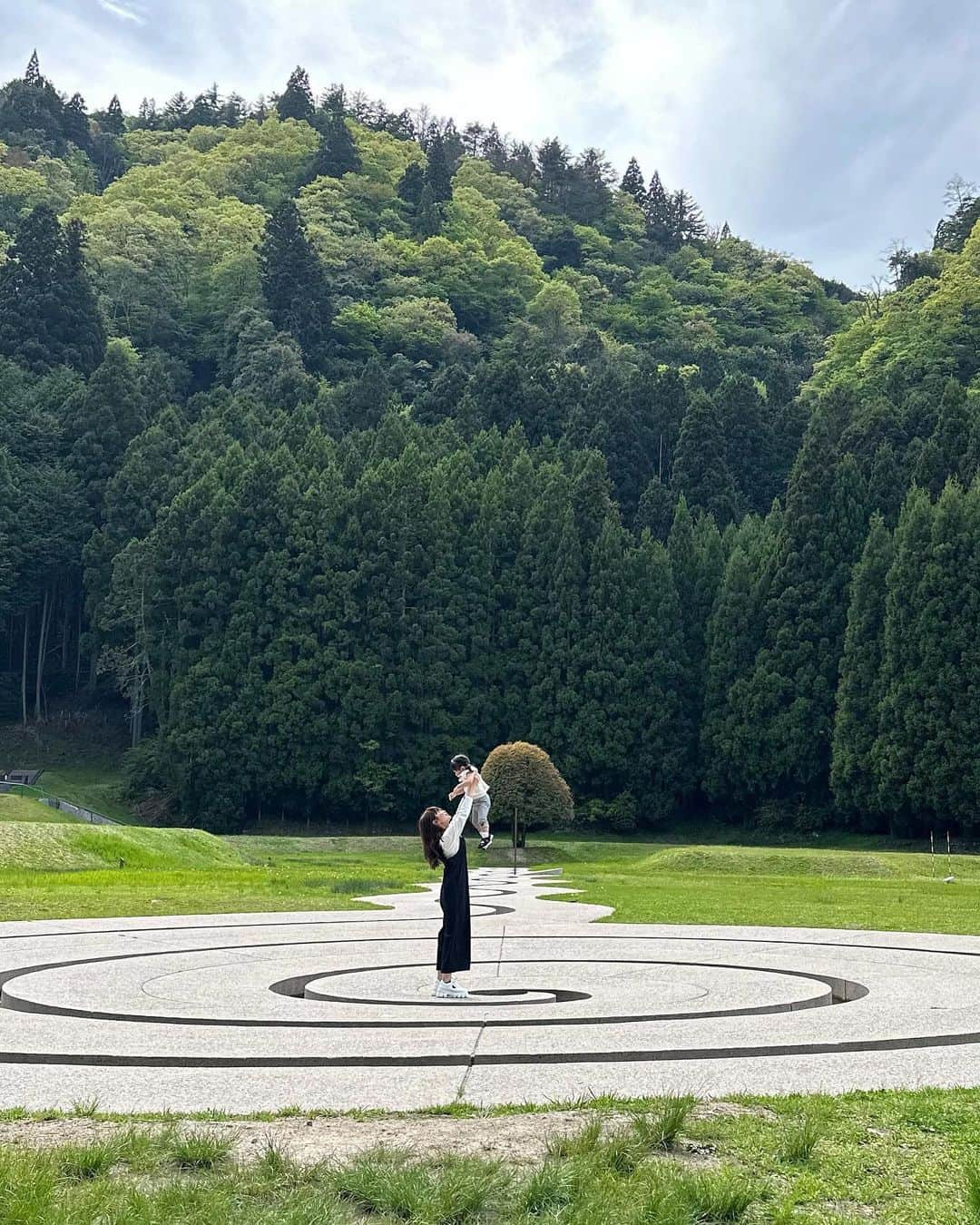 都築青空さんのインスタグラム写真 - (都築青空Instagram)「室生山公園 芸術の森🌳  #子供とお出かけ #室生山上公園芸術の森  #芸術の森 #奈良観光 #奈良旅行」5月9日 15時51分 - aozora723