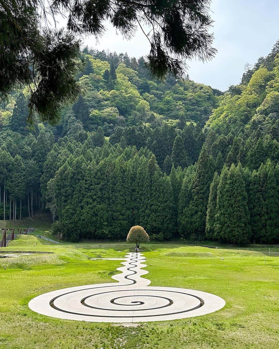 都築青空さんのインスタグラム写真 - (都築青空Instagram)「室生山公園 芸術の森🌳  #子供とお出かけ #室生山上公園芸術の森  #芸術の森 #奈良観光 #奈良旅行」5月9日 15時51分 - aozora723