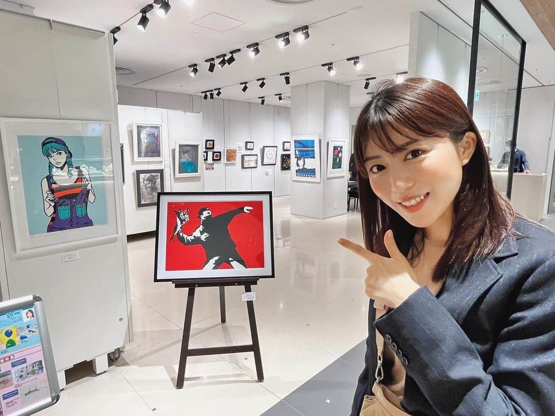 小池花瑠奈のインスタグラム：「ただいま渋谷ヒカリエにて出展中の コンテンポラリーアート展は 5/17(水)まで開催しております😊🌟  会場はヒカリエの5階、エスカレーターであがってすぐ左手のスペースにございます。  早速足を運んで下さった皆様☺️有難うございました。  在廊日も、決まり次第またお知らせさせていただきます。🐊」