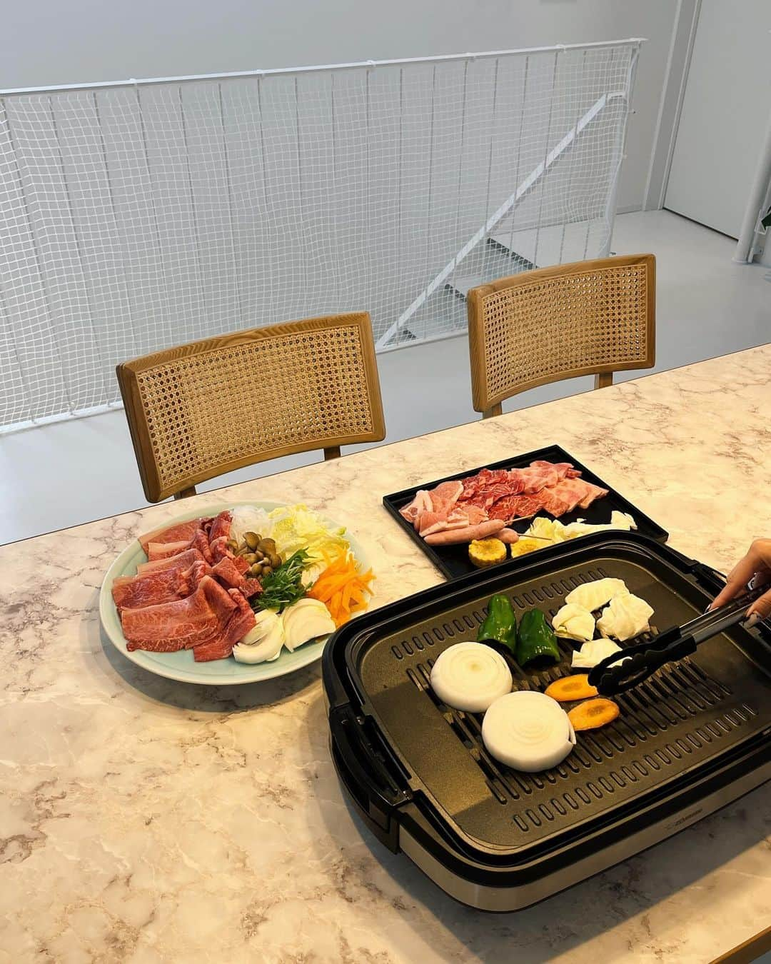 市野莉子さんのインスタグラム写真 - (市野莉子Instagram)「AWAJI🏝️  はじめて淡路島行った~~ 今回泊まった宿は @agal_awaji 🤍 部屋から綺麗な海も見えて、 サウナやBBQもして最高やったよ☺︎  またYouTubeに動画載せるのでお楽しみに🩵  #淡路島#兵庫県#淡路島観光#国内旅行#旅行#海#bbq#fashion#ootd#twins#오오티디」5月9日 19時30分 - riko_ichino