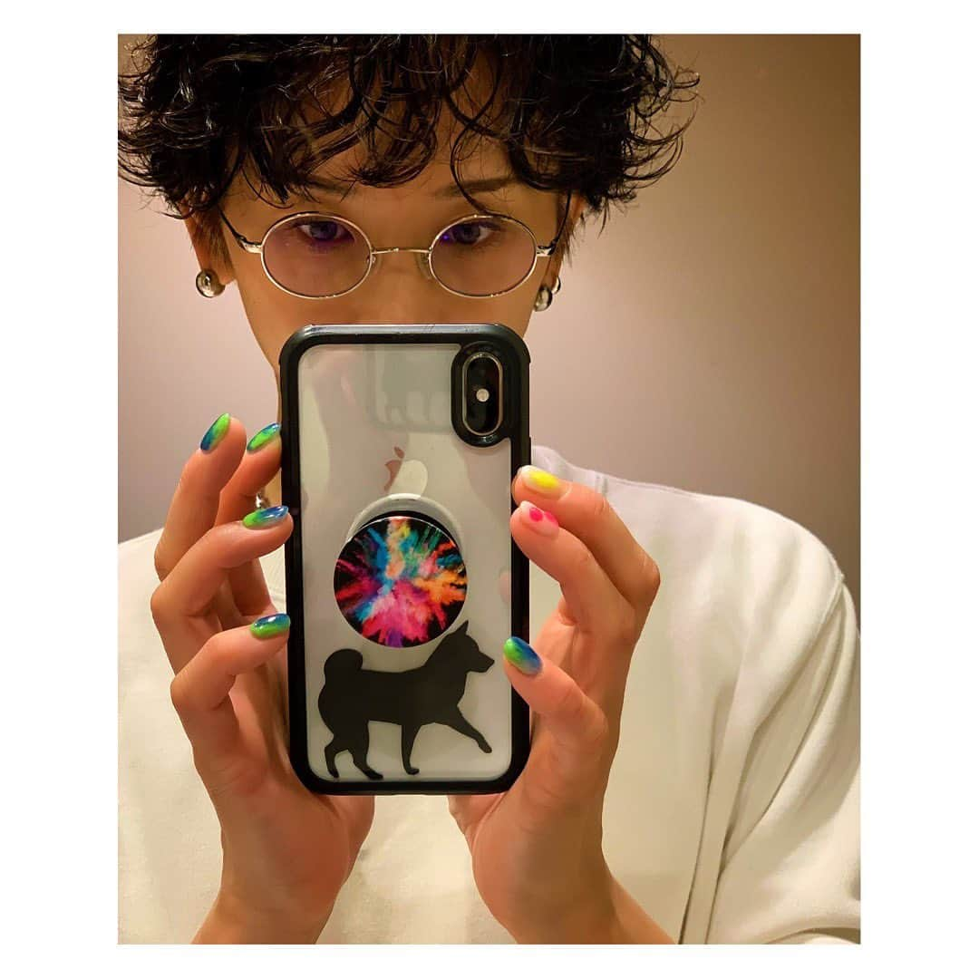 陽月華さんのインスタグラム写真 - (陽月華Instagram)「☆  手元に好きが集まっとる。  #nail  #色  #るん に似ている#ステッカー」5月9日 16時10分 - hizukihana_official