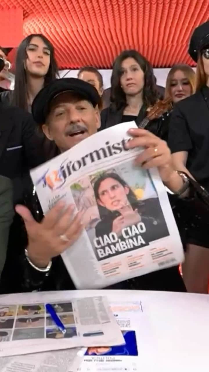 のインスタグラム：「Anche oggi sotto le grinfie di Fiorello #ciaociaobambina @ilriformista」