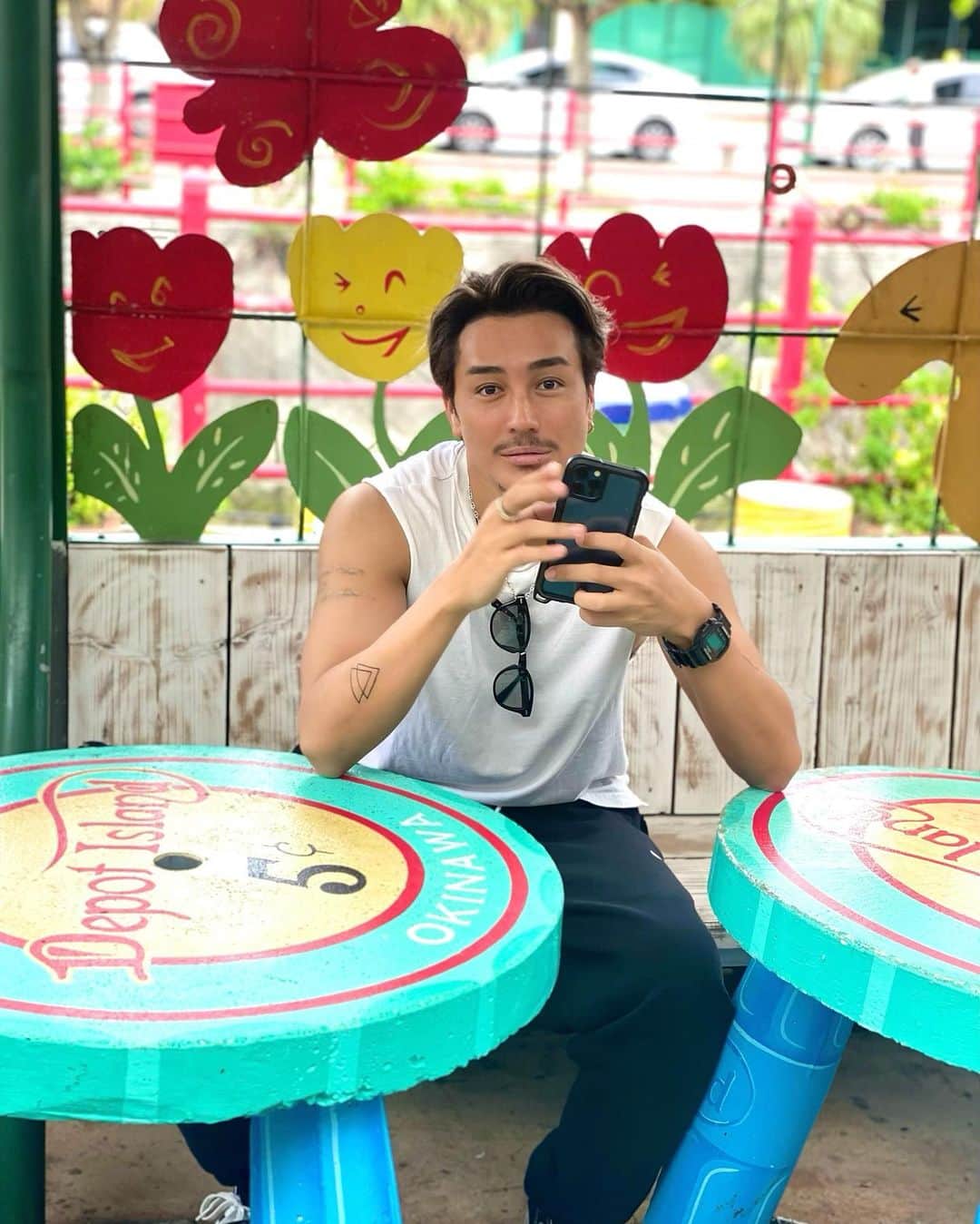 のインスタグラム：「沖縄に遊びに来てます。 半年ぶりの旅行。コロナも落ち着いたし今年はもっと行きたいとこへ行こう。  #沖縄旅行 #沖縄」