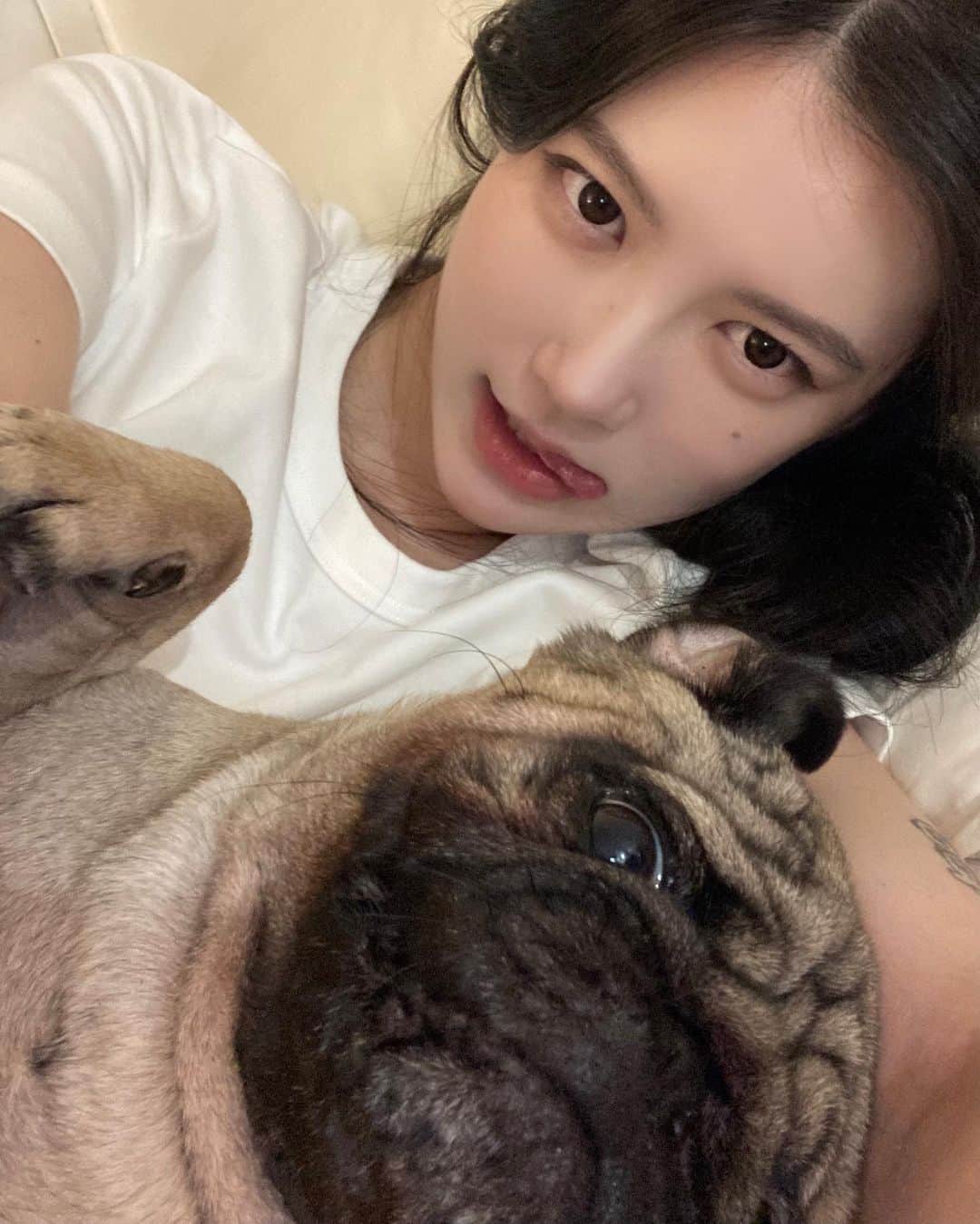 のインスタグラム：「옛날 폰에 있던 그 녀석과 나..⭐️ (·•᷄‎ࡇ•᷅ ) ♡ (͒ˊ(❢)ˋ)͒୭」