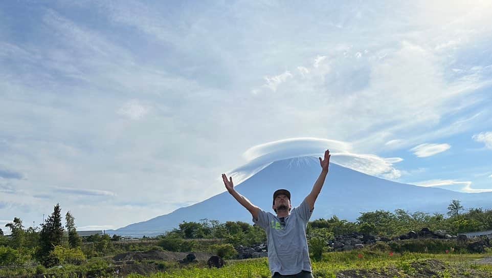 池内博之さんのインスタグラム写真 - (池内博之Instagram)「初めて見ました‼️ #富士山  #笠雲  #山  #fuji  #japan」5月9日 16時49分 - hiroyuki.ikeuchi