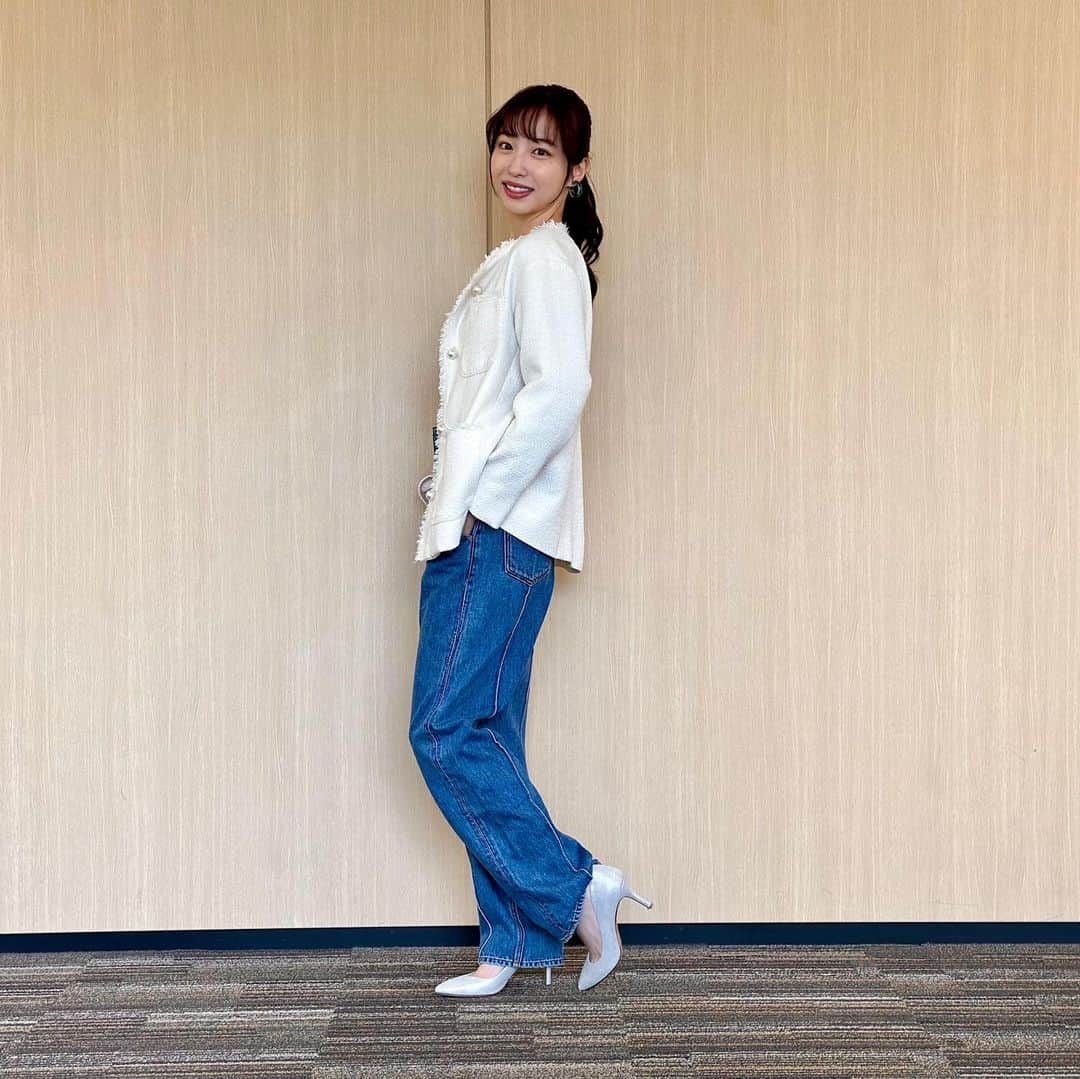 フジテレビ「めざましテレビ」さんのインスタグラム写真 - (フジテレビ「めざましテレビ」Instagram)「ファッション雑誌CanCamとコラボした お天気コーナー「きょう何着て行く？」 林佑香の毎日のコーデを紹介♪  5月9日（火）  【今日のコーデ】 ・ジャケット→ @la_boutique_bonbon_official 2万2000円 ・ブラウス→ @apuweiser_official 1万7600円 ・パンツ→ @lagunamoon_com 1万4300円 ・靴→ @kanematsu_official 2万5300円  ・イヤリング→ @abiste_official 2100円  【コーデのポイント】 デニムの種類が豊富な今シーズン🍋細いプリーツが入るなど、 きれいめテンションではけるものが大充実🔅花柄ブラウス×ツイードジャケットの華やかなコンビに合わせると、ちょうどいいカジュアルダウンを叶えてくれる🔔  #めざましテレビ #きょう何着て行く？ #林佑香 #今日のコーデ #コーデ #CanCam #今日のファッション#ootd #きょう何着て行く？は月〜金朝6時22分ごろ放送📺 #ゆかちゃん #きれいめコーデ #きれいめカジュアル #大人コーデ #春コーデ #オフィスカジュアル #上品コーデ #アナウンサー衣装」5月9日 16時53分 - mezamashi.tv