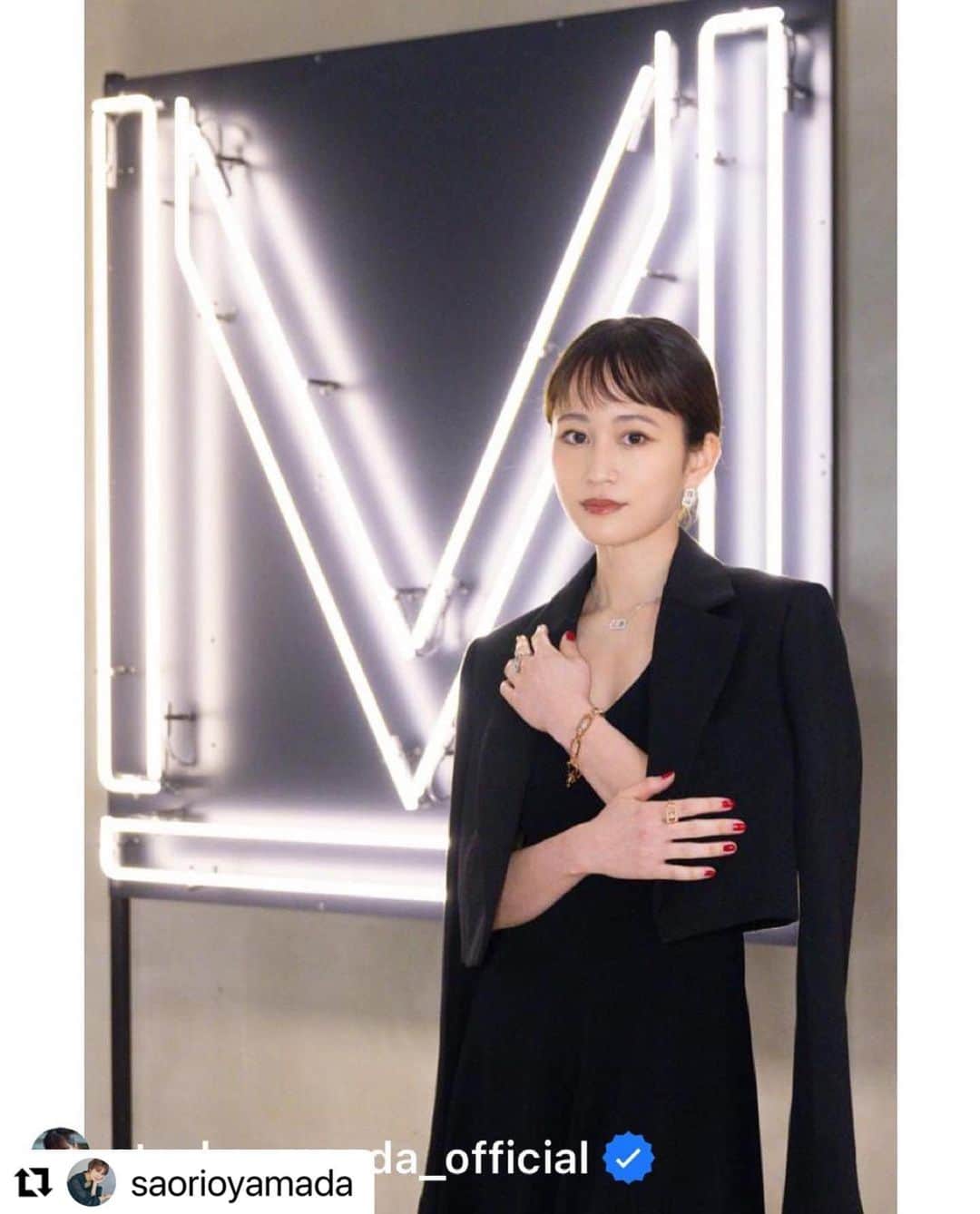 高橋里帆のインスタグラム：「ヘアーメイク担当させて頂きました✨  #Repost @saorioyamada with @use.repost ・・・ ラストの写真はご愛嬌🤳  前田敦子さん🤍 スタイリングを担当させて頂きました💫  ありがとうございました😊  @messikajewelry  @messikajapan  @jimmychoo」