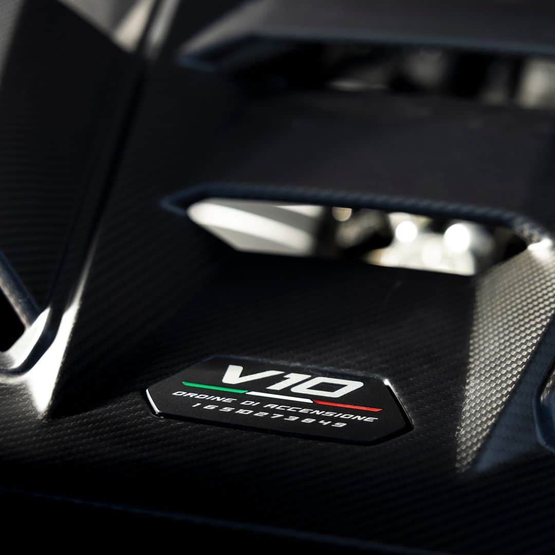 ランボルギーニさんのインスタグラム写真 - (ランボルギーニInstagram)「Freedom has its own way of moving. We made it move faster with Huracán Tecnica, a V10 Super Sports Car that brings you the ultimate fun-to-drive experience. A bridge between our history and future-inspired philosophy, inspired by the racing side of our DNA.  #Lamborghini #HuracanTecnica #takeallyoursoulstodrive  __ Huracán Tecnica: fuel consumption combined: 14,5 l/100km (WLTP); CO2-emissions combined: 328 g/km (WLTP)」5月9日 16時59分 - lamborghini