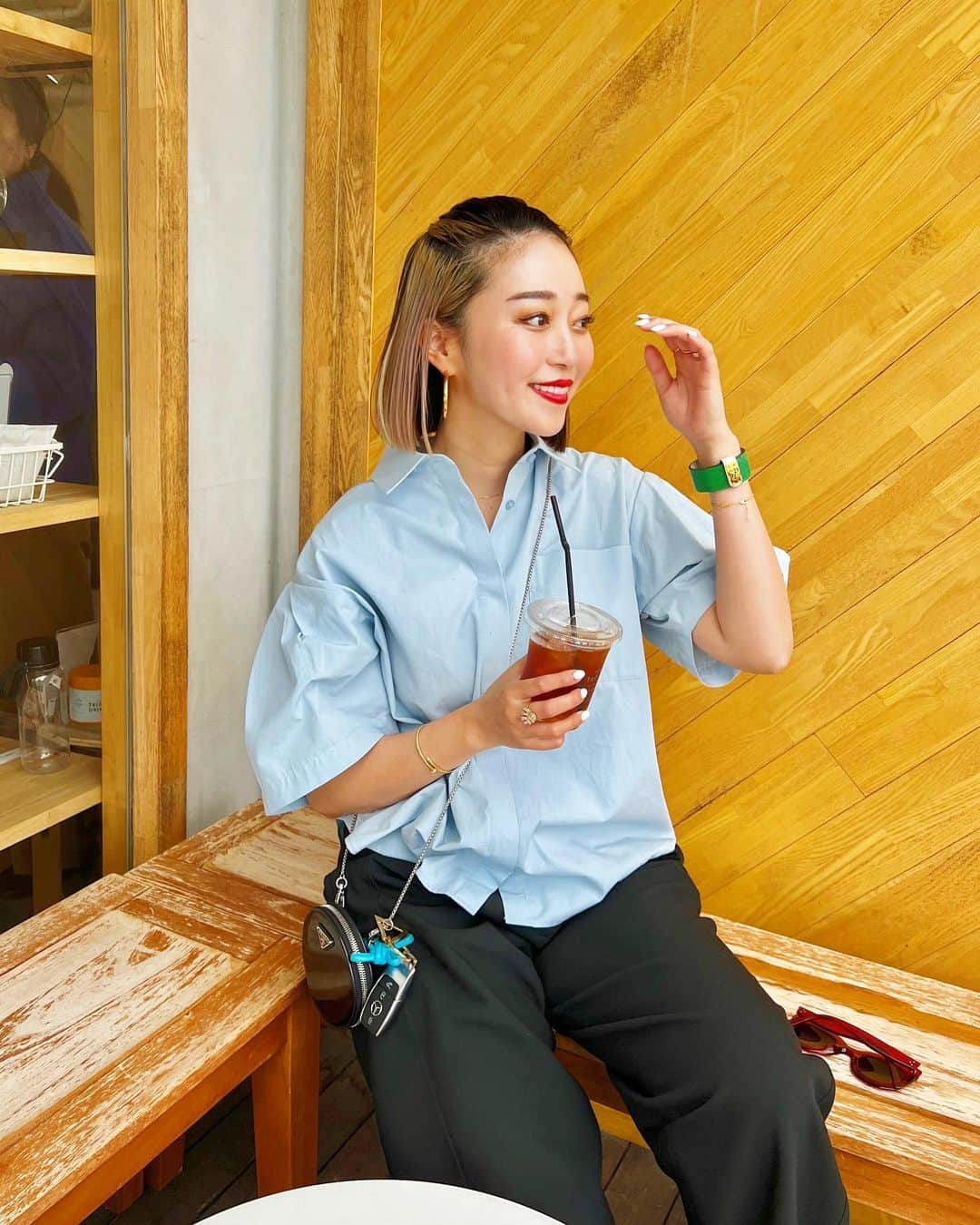 梅谷安里さんのインスタグラム写真 - (梅谷安里Instagram)「Good Morning🌞 昨日は雨も止んでお天気最高でしたね🌈 TAOCAのコーヒー炭酸割り🍊 スッキリ飲めてコーヒー飲む練習に良いなぁ〜🫢 それでは今日も素敵な1日を。 #ootd #taocacoffee  #🌈」5月9日 8時08分 - anriworld