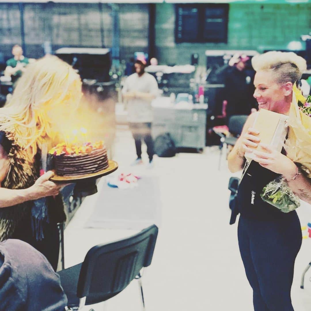 P!nk（ピンク）のインスタグラム：「Happy bday @dreya_weber. You literally altered the course of my life. You took me in as a student and sister and I don’t think either one of us had any idea what we would go on to accomplish together. We have done the unthinkable. Over and over. You made me stronger, smarter, braver, more detailed, focused, terrified. You gave me another perspective and a deeper appreciation for the art of performance and we’ve changed what’s possible. I love you. I’ve never laughed harder or said more inappropriate things in so many questionable positions than with you. You gave me wings. And then you helped me give them to my daughter. No one does it like you. Happy happy bday. I hope you read the card, it’s so fucked up. 😂😂👯‍♀️」