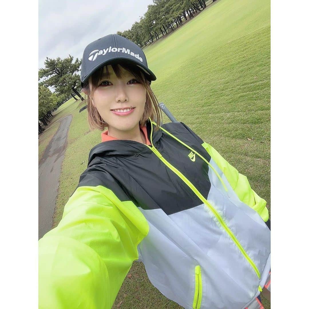 清原怜奈のインスタグラム：「ゴルフ大好きすぎる💛パターが下手くそすぎる🤣 この日は99だったよ。 ピン近くのバーディーチャンス何回かあったのに ボギー🤣🤣🤣🤣🤣なんでやねん。 ゴルフ好きな皆様⛳️とゴルフ沢山したいです💛  #GTバーディーズ #清原れな #きよれな #ゴルフトゥデイバーディーズ #ゴルフトゥデイ #golftoday #gtバーディーズカップ #ゴルフ女子  #デサントゴルフ #ニューバランスゴルフ  #ブリーフィングゴルフ  #ブリーフィング女子  #パーリーゲイツ  #パーリーゲイツ女子  #テーラーメイドゴルフ  #ゴルフ好きな人と繋がりたい  #ゴルフコーデ  #ゴルフウェア  #ゴルフウェアレディース  #golf  #golfday #ゴルフファッション  #golfootd  #ootd #マスターバニー  #briefinggolf #ゴルフクラブ欲しい  #ゼクシオ #欲しい 💓🤣 #ナイキゴルフ」