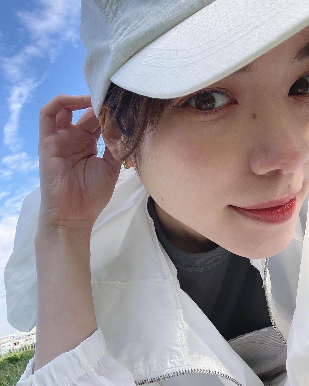 ボートメア・ジュリ・雪花のインスタグラム：「やっと晴れた ☀︎☁︎  先日のピクニック欲マシマシ撮影🎥 心から楽しみました笑 表現できているといいな データがとっても楽しみです ☺︎」