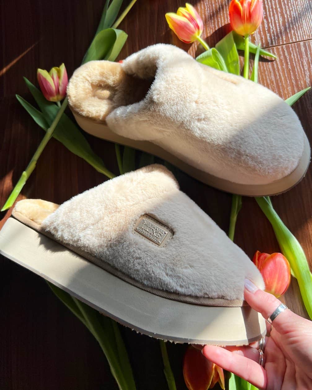 オーストラリアラックスコレクティブのインスタグラム：「Our favorite platfoam slippers 🌷💕  Click the link in bio for other colors and styles!」