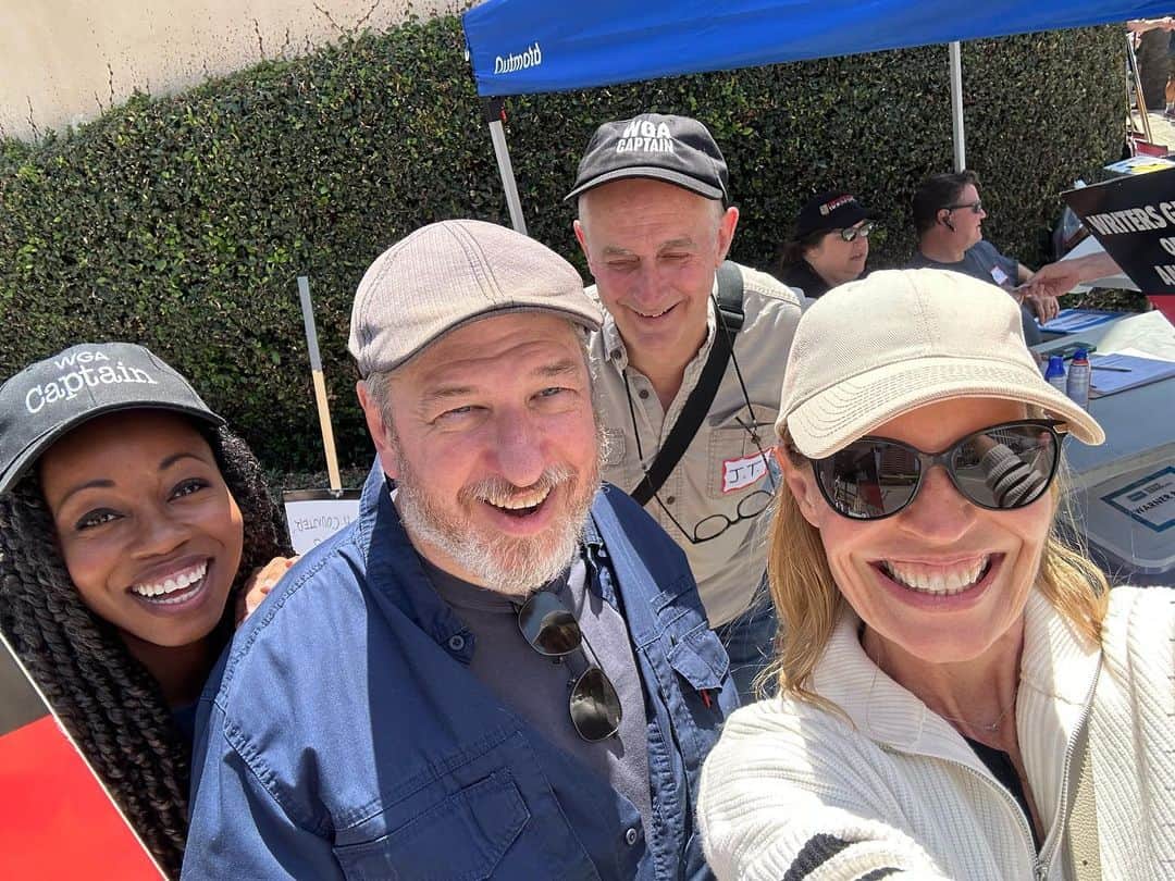 ジェリー・ライアンのインスタグラム：「Marched in solidarity with the @wgawest & @wgaeast today with my old “Leverage” buddy @jonrog1 !  Without our writers we are, quite literally, speechless. They deserve to be fairly compensated. ✊🏼#wgastrong @sagaftra #unionstrong」