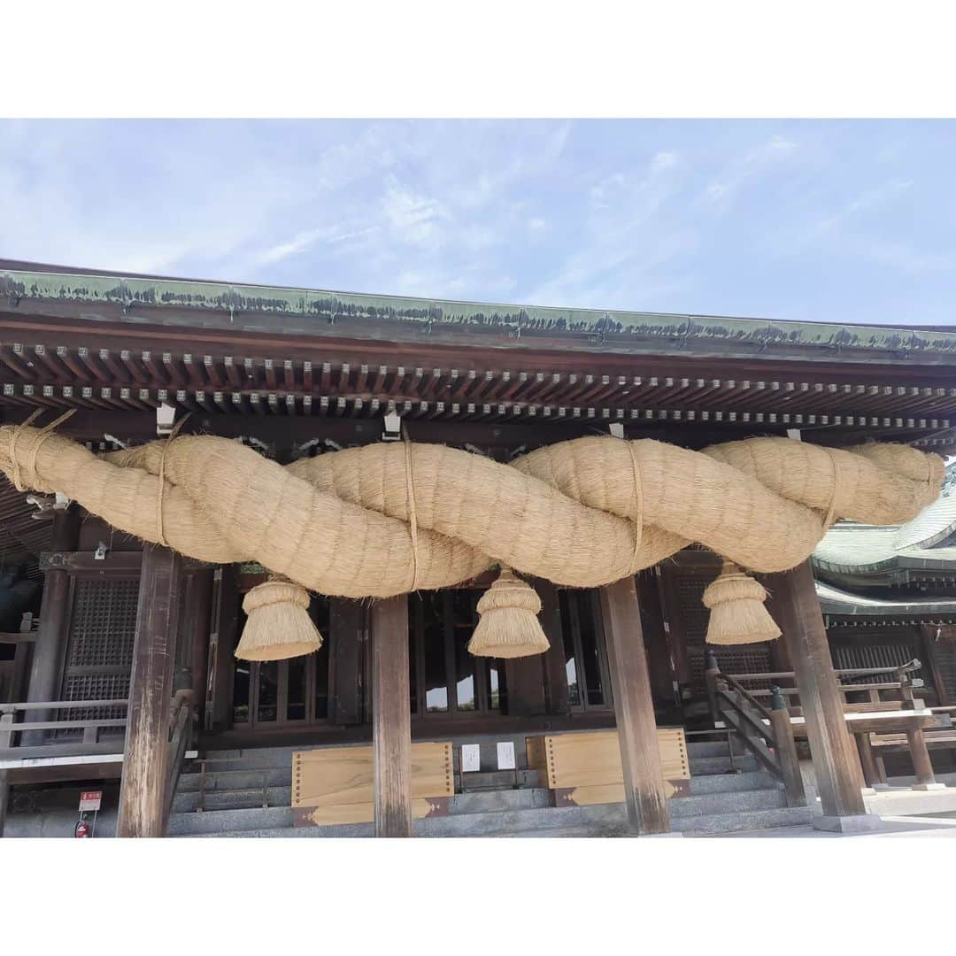 栗山絵美さんのインスタグラム写真 - (栗山絵美Instagram)「少し足を伸ばして 緑と、海に癒された休演日。 今日からまた１週間、 元気に頑張れます🍀 ̖́-  #ミュージカルSPY #宮地獄神社 #宮地浜  #今度は光の道の時に行きたいなぁ  #チーズケーキ素晴らしくてビックリ #海鮮丼最高でした #とんこつラーメンも堪能してます #博多生活 #楽しすぎる」5月9日 9時33分 - jumboebig