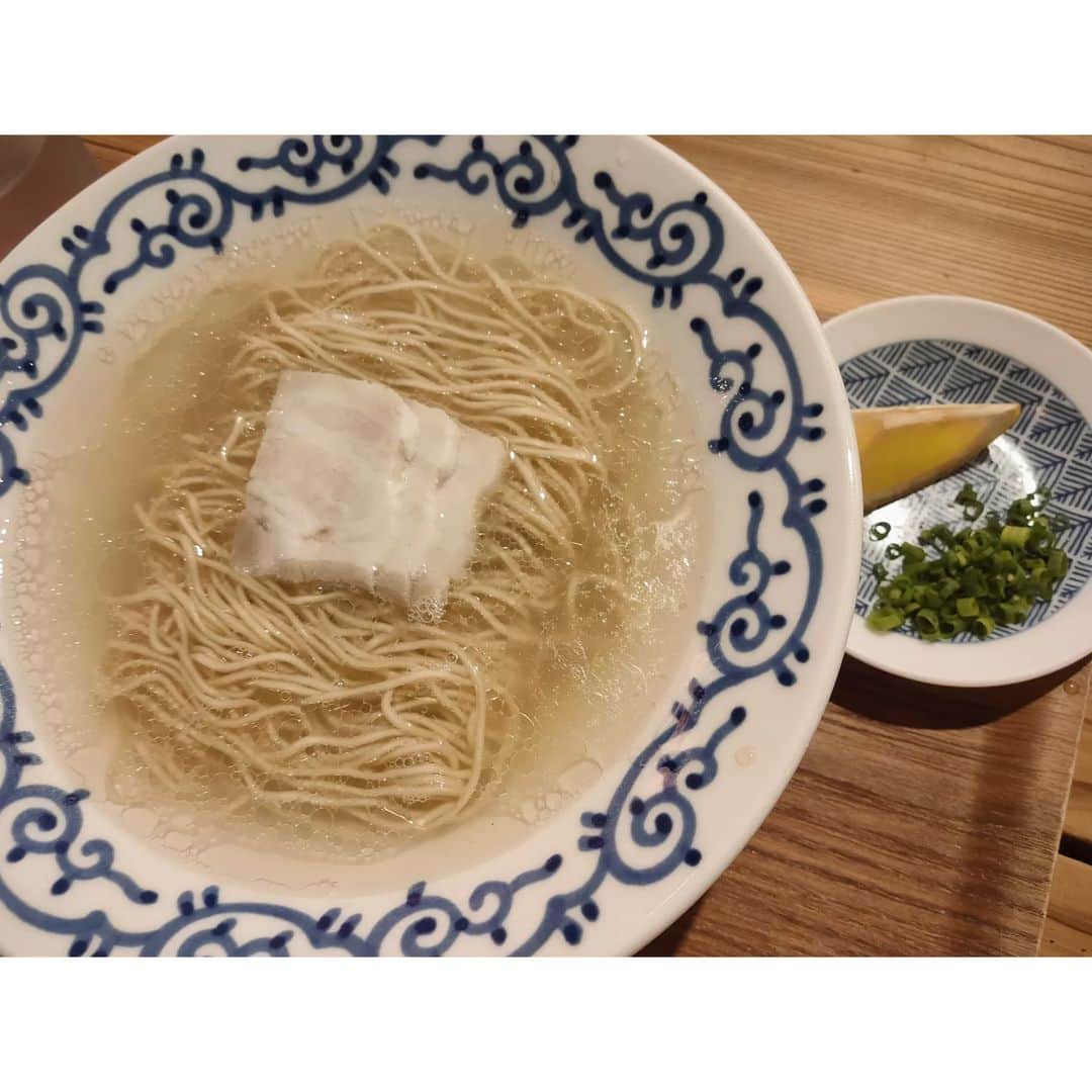 栗山絵美さんのインスタグラム写真 - (栗山絵美Instagram)「少し足を伸ばして 緑と、海に癒された休演日。 今日からまた１週間、 元気に頑張れます🍀 ̖́-  #ミュージカルSPY #宮地獄神社 #宮地浜  #今度は光の道の時に行きたいなぁ  #チーズケーキ素晴らしくてビックリ #海鮮丼最高でした #とんこつラーメンも堪能してます #博多生活 #楽しすぎる」5月9日 9時33分 - jumboebig