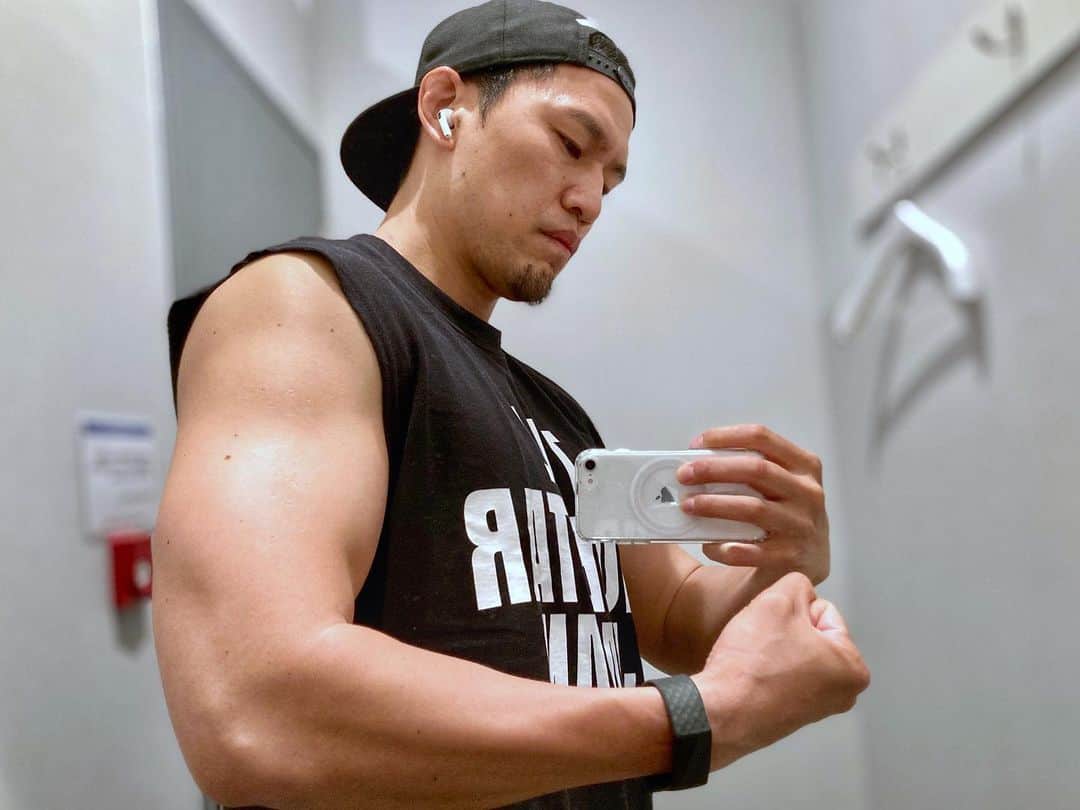 小柳心のインスタグラム：「DO NOT SKIP LEG DAY GW DO DATTA LEAVE YOUR COMMENT  #小柳心 #コヤナギシン #俳優 #脚本家 #workout #bodymake #training」