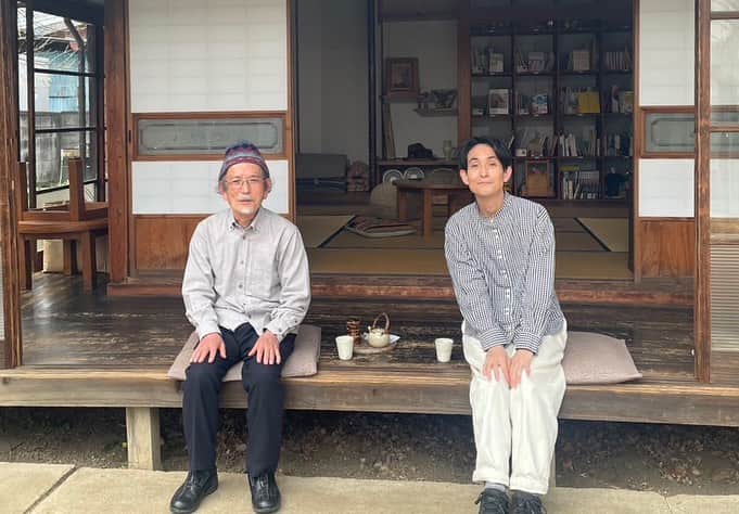 矢部太郎さんのインスタグラム写真 - (矢部太郎Instagram)「Eテレ5月15日(月)『グレーテルのかまど』「矢部太郎のよもぎまんじゅう」に出演しています。父と一緒に母のよもぎまんじゅうを食べました。よろしくお願いいたしますー！ #eテレ #グレーテルのかまど #ぼくのお父さん #大家さんと僕」5月9日 10時00分 - ttttarouuuu