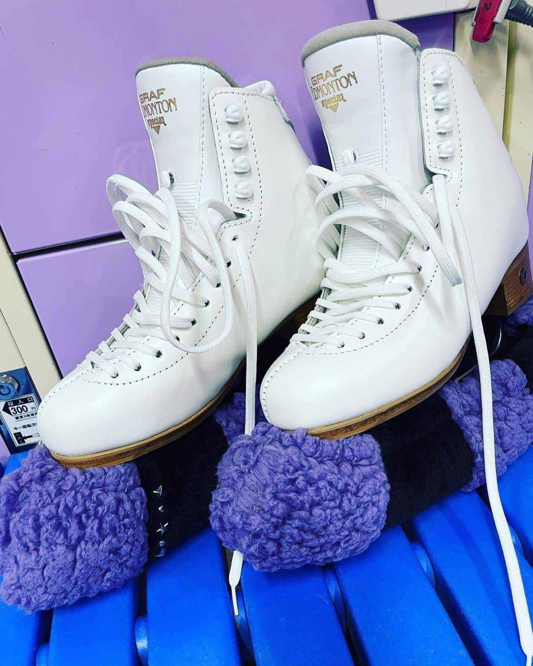 荒川静香のインスタグラム：「New skates⛸️🤩」