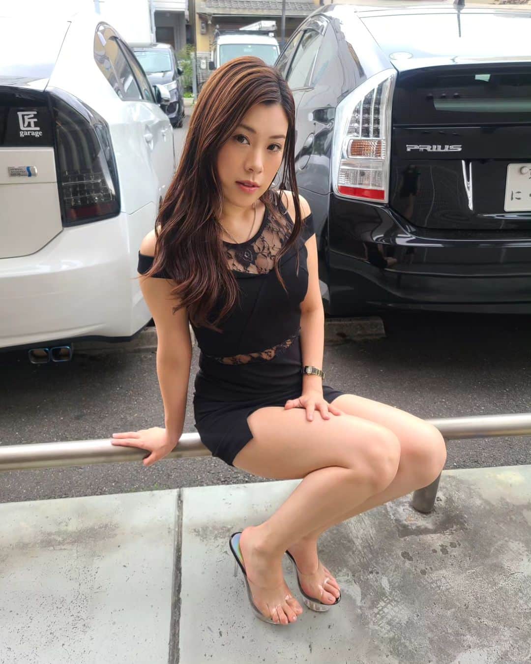 のインスタグラム：「うっちーです💜 黒が似合うと褒めてもらえること多いです🖤 今日も来店行ってきます！」
