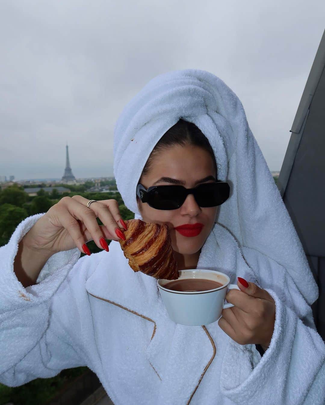 Maisa Silvaのインスタグラム：「Le Meurice feels like home 🥐 @lemeuriceparis @dorchestercollection #DCmoments」