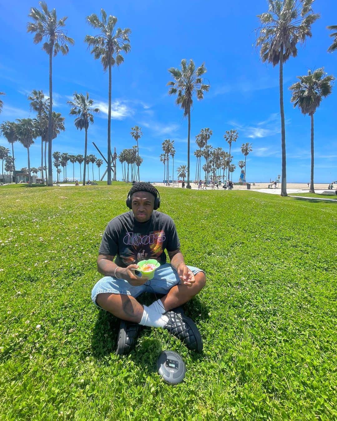 DJ.マスタードのインスタグラム：「Went to the beach the other day and got shaved Ice.」