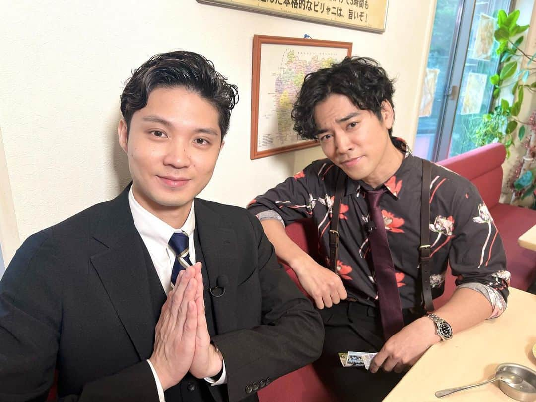 ケイジとケンジ、時々ハンジ。さんのインスタグラム写真 - (ケイジとケンジ、時々ハンジ。Instagram)「.  ／  #有吉クイズ 今夜8時放送🍛💞  ＼  #ケイジとケンジ時々ハンジ から #桐谷健太 さん と #磯村勇斗 さんが 都内の本格カレーをリポート🤜🏻★🤛🏻  実はドラマの撮影の合間に 駆けつけてくださったのです…！🥺❤️‍🔥  そしてこの2人がリポーターということは…！ スタジオには誰が登場するでしょうか！🤭♡  #本格カレー #豪太のワイルド食い #メグちゃんの生まれて初めての食事 #ぜひご覧下さい  .」5月9日 10時34分 - keiji.kenji.hanji