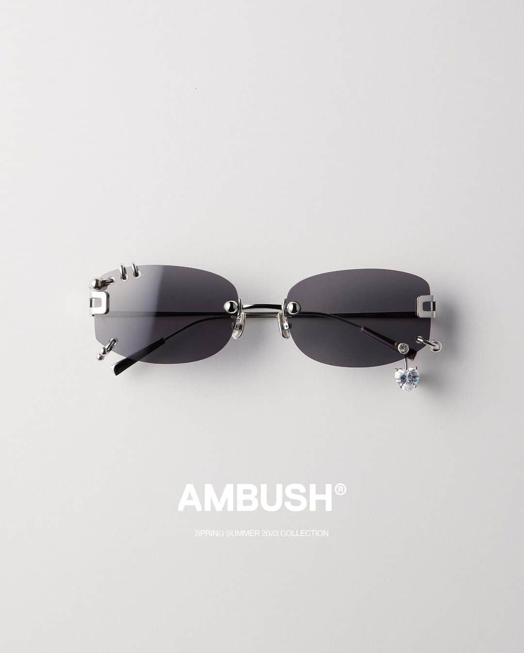 AMBUSHさんのインスタグラム写真 - (AMBUSHInstagram)「#AMBUSH PIERCED SUNGLASSES, made from Japanese titanium with barbell piercing charms and a dangling crystal heart. Exclusive to our Tokyo WORKSHOPS, coming soon.」5月9日 11時01分 - ambush_official