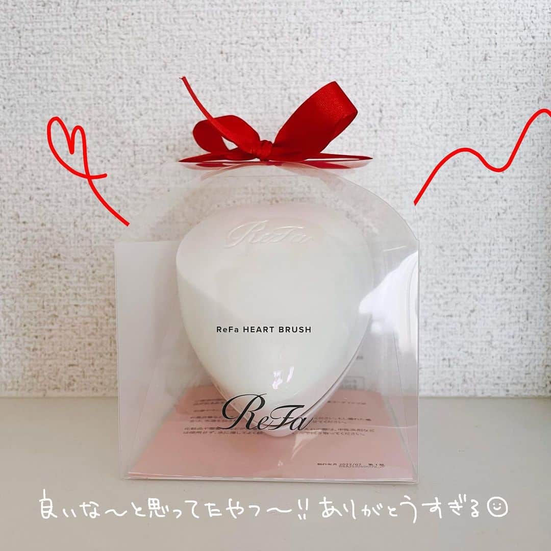 渕上舞のインスタグラム：「Thanks!🎁  #refa #ハートブラシ #プレゼント」