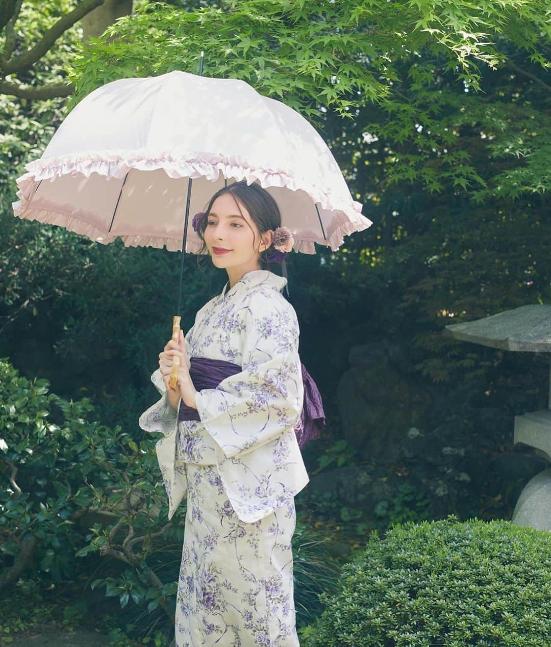 maisondefleur_pressさんのインスタグラム写真 - (maisondefleur_pressInstagram)「. ＼WEB先行予約で逃さずGET🎉✨／  2023 YUKATA Collection  " Maison de FLEURが恋した日本の夏 " をテーマにした新作浴衣が登場👘✨  バラの花と日本でも馴染みのあるカタバミの花。 ポイントにリボンを組み合わせた Maison de FLEURのオリジナル柄💐  花火大会やお祭りはもちろん、 お茶会や特別な日にぴったり♪  艶やかな花を咲かせる浴衣で 華やかに気分を上げておでかけしませんか？  .................................  ■販売詳細 ＜先行予約販売＞ ・5/11(thu)20:00～5/21(sun)23:59まで先行予約 　公式通販ストライプクラブのみ 　お届け予定：6月上旬～中旬頃予定 　※予約上限に達し次第終了 　※入荷次第順次お届け 　 ＜通常販売＞ ・6/8(thu)20:00～販売 　公式通販ストライプクラブ、ZOZOTOWN  ・6/9(fri)～販売 　全国ショップ  ■商品詳細 ・フレンチローズ浴衣 　￥12,100(taxin) /Pink,Purple 　浴衣＆帯の2点セット  #maisondefleur#メゾンドフルール#フルール #可愛い浴衣#おでかけコーデ#夏祭り#祭り #お茶会コーデ#花火大会#浴衣ヘアアレンジ #ゆかた#ゆかた女子#浴衣#浴衣女子 #浴衣美人#浴衣コーデ#浴衣デート #浴衣ディズニー#浴衣コーディネート #yukata#夏まつり#kawaii」5月9日 17時18分 - maisondefleur_press