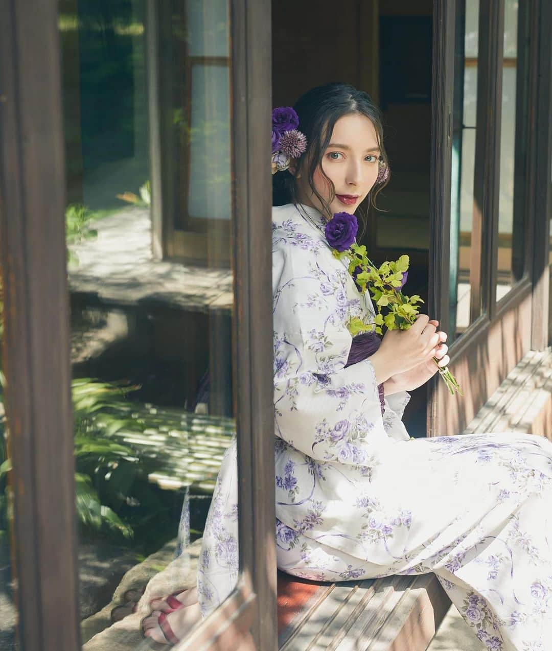 maisondefleur_pressさんのインスタグラム写真 - (maisondefleur_pressInstagram)「. ＼WEB先行予約で逃さずGET🎉✨／  2023 YUKATA Collection  " Maison de FLEURが恋した日本の夏 " をテーマにした新作浴衣が登場👘✨  バラの花と日本でも馴染みのあるカタバミの花。 ポイントにリボンを組み合わせた Maison de FLEURのオリジナル柄💐  花火大会やお祭りはもちろん、 お茶会や特別な日にぴったり♪  艶やかな花を咲かせる浴衣で 華やかに気分を上げておでかけしませんか？  .................................  ■販売詳細 ＜先行予約販売＞ ・5/11(thu)20:00～5/21(sun)23:59まで先行予約 　公式通販ストライプクラブのみ 　お届け予定：6月上旬～中旬頃予定 　※予約上限に達し次第終了 　※入荷次第順次お届け 　 ＜通常販売＞ ・6/8(thu)20:00～販売 　公式通販ストライプクラブ、ZOZOTOWN  ・6/9(fri)～販売 　全国ショップ  ■商品詳細 ・フレンチローズ浴衣 　￥12,100(taxin) /Pink,Purple 　浴衣＆帯の2点セット  #maisondefleur#メゾンドフルール#フルール #可愛い浴衣#おでかけコーデ#夏祭り#祭り #お茶会コーデ#花火大会#浴衣ヘアアレンジ #ゆかた#ゆかた女子#浴衣#浴衣女子 #浴衣美人#浴衣コーデ#浴衣デート #浴衣ディズニー#浴衣コーディネート #yukata#夏まつり#kawaii」5月9日 17時18分 - maisondefleur_press