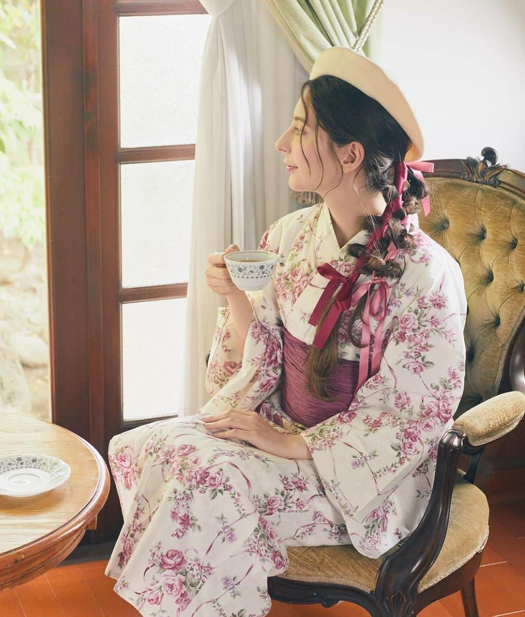 maisondefleur_pressさんのインスタグラム写真 - (maisondefleur_pressInstagram)「. ＼WEB先行予約で逃さずGET🎉✨／  2023 YUKATA Collection  " Maison de FLEURが恋した日本の夏 " をテーマにした新作浴衣が登場👘✨  バラの花と日本でも馴染みのあるカタバミの花。 ポイントにリボンを組み合わせた Maison de FLEURのオリジナル柄💐  花火大会やお祭りはもちろん、 お茶会や特別な日にぴったり♪  艶やかな花を咲かせる浴衣で 華やかに気分を上げておでかけしませんか？  .................................  ■販売詳細 ＜先行予約販売＞ ・5/11(thu)20:00～5/21(sun)23:59まで先行予約 　公式通販ストライプクラブのみ 　お届け予定：6月上旬～中旬頃予定 　※予約上限に達し次第終了 　※入荷次第順次お届け 　 ＜通常販売＞ ・6/8(thu)20:00～販売 　公式通販ストライプクラブ、ZOZOTOWN  ・6/9(fri)～販売 　全国ショップ  ■商品詳細 ・フレンチローズ浴衣 　￥12,100(taxin) /Pink,Purple 　浴衣＆帯の2点セット  #maisondefleur#メゾンドフルール#フルール #可愛い浴衣#おでかけコーデ#夏祭り#祭り #お茶会コーデ#花火大会#浴衣ヘアアレンジ #ゆかた#ゆかた女子#浴衣#浴衣女子 #浴衣美人#浴衣コーデ#浴衣デート #浴衣ディズニー#浴衣コーディネート #yukata#夏まつり#kawaii」5月9日 17時18分 - maisondefleur_press