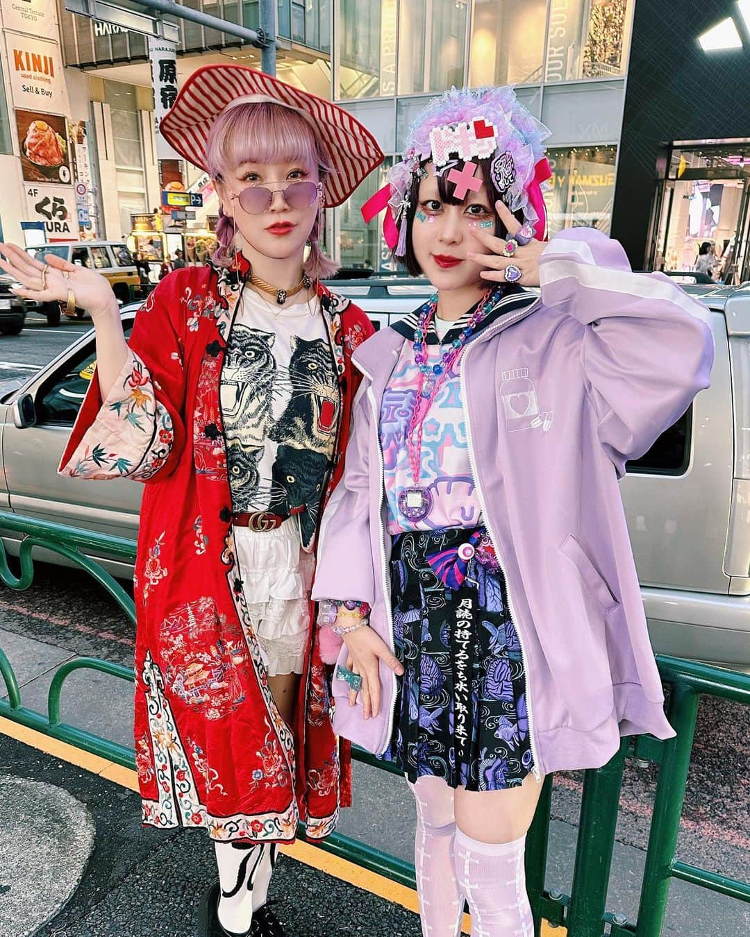 Etsuna otsukAのインスタグラム：「原宿ファッションインタビュー🎙️  #harajukufashion #harajukustyle #snap #streetsnap #harajukustyle #harajuku #streetfashion #streetstyle  #LolitaFashion #JapaneseStreetwear #streetstyle #oversizedfashion #streetfashion #fashion #style #streetsnaps #HarajukuFashion #JapaneseFashion #JapaneseStreetFashion #JapaneseStreetStyle #Japan #Tokyo #TokyoFashion #原宿 #kawaiifashion #Y2K」