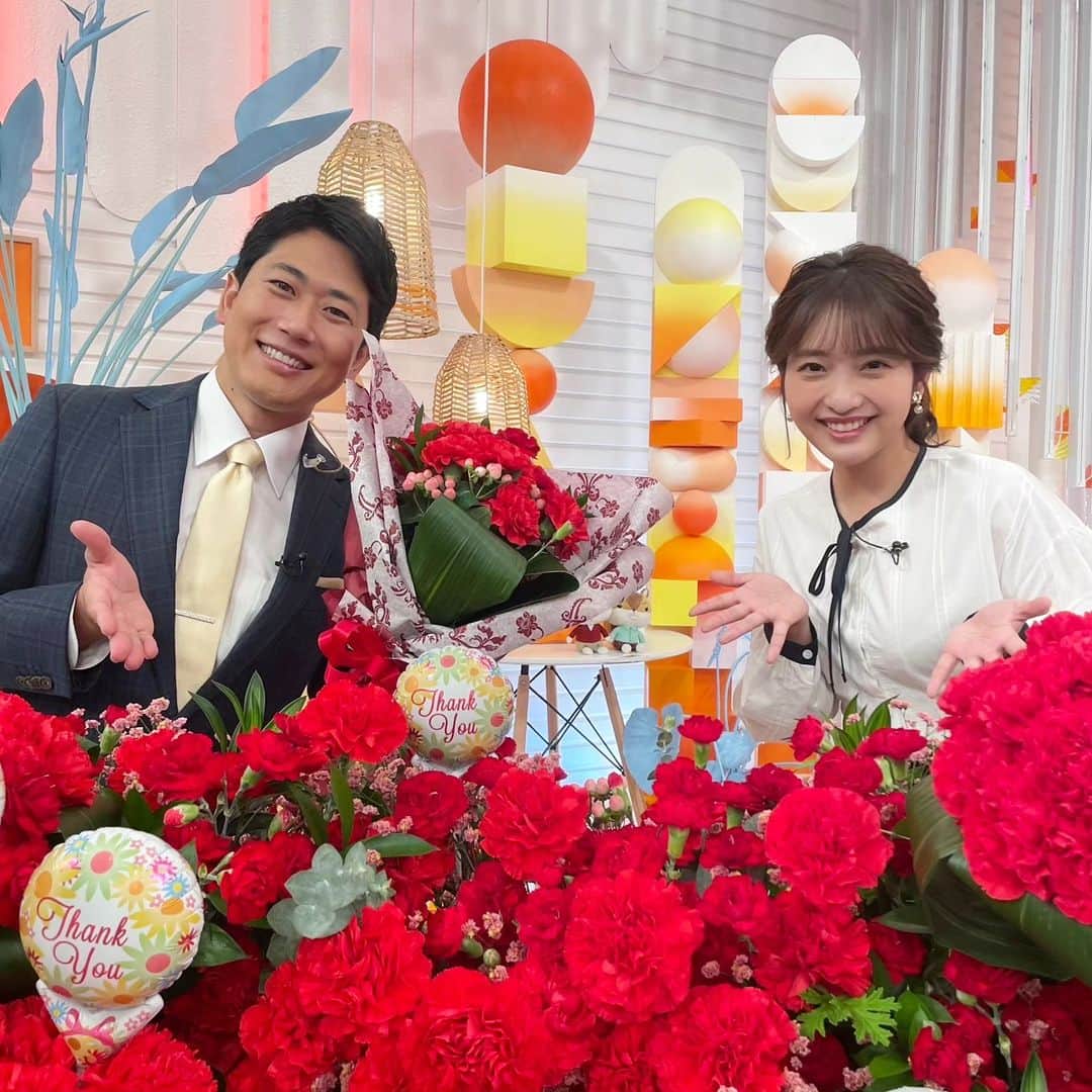 フジテレビ「めざましテレビ」さんのインスタグラム写真 - (フジテレビ「めざましテレビ」Instagram)「まりのです😊 今日ご紹介したのは「#カーネーション」🌸 もうすぐ母の日ですね✨ みなさんは何をプレゼントしますか？？ 先々週のめざましじゃんけんで「エプロンをプレゼントする！」と言ったところ、母から欲しいホットプレートのURLが送られてきたので、私はその通りにプレゼントしようと思います🤔  #藤本万梨乃 #酒主義久  #めざましテレビ」5月9日 11時57分 - mezamashi.tv