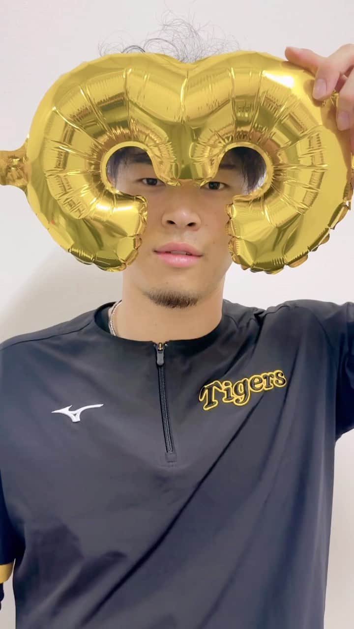 のインスタグラム：「【#TORACODAY2023 まであと3日】  5/13(土)は試合開始2時間後までにご入場の入場券をお持ちの女性の方先着20,000名様に大人気ブランド #MARYQUANT コラボの #TORACO ポーチをプレゼント✨  ▼チケットはコチラ https://m.hanshintigers.jp/ticket/list.html#regular_koshien  #阪神タイガース #佐藤輝明 選手 #TORACODAY」