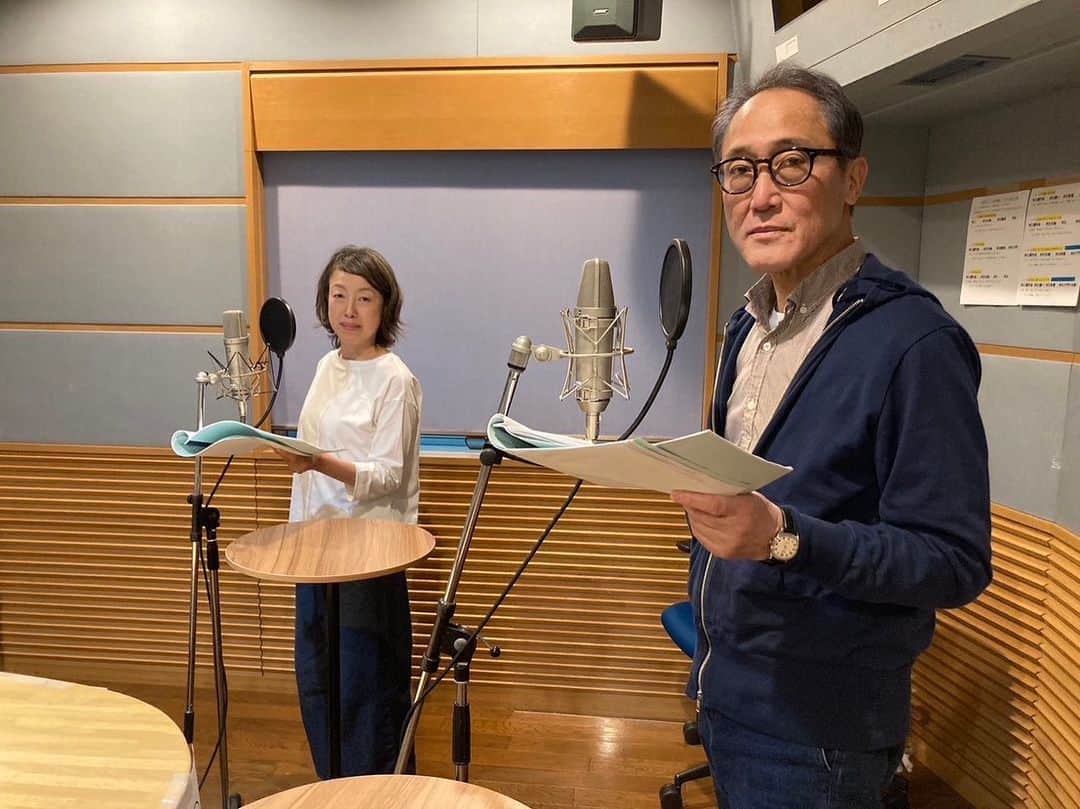 佐野史郎のインスタグラム：「ラジオドラマ「満ちる」 https://radichubu.jp/info/contents/id=47763 2023年5月19日(金)21:00〜 CBCラジオ　＊名古屋地方放送局です。 CBCの聴取エリア外の方でも、radiko(ラジコ)のラジコプレミアムエリアフリー(¥385/月 税込) を ご 利 用 い た だ け ば 、ス マ ホ や パ ソ コ ン で C B C ラ ジ オ ド ラ マ 特 集「 満 ち る 」を 聴 く こ と が で き ま す   原作・監修:竹内銃一郎 脚色:佃典彦 プロデューサー:菅野光太郎、乗松薫 演出:菅野光太郎 出演:佐野史郎、広岡由里子、渡辺将之、末吉康治、棚橋真典、石倉志伸ほか  愛知県出身の二人の岸田戯曲賞作家、竹内銃一郎と佃典彦。 CBCドラマ特集「満ちる」は、竹内銃一郎が2011年、すまけいを主演に迎えたMODEに書き下ろした作品を、 佃典彦がラジオドラマに脚色してお届けします。 主演は、“品質保証された演劇”を作り出すユニット・JIS企画で竹内銃一郎と共に活動してきた佐野史郎と、 同じくJIS企画で活動した東京乾電池出身の広岡由里子。そして、名古屋の演劇界で活躍する俳優たちが脇を固めます。 愛知の離島を舞台に繰り広げられる、親子の愛憎劇「満ちる」。 この春、往年の小劇場ファンならずとも見逃せない夢の競演が、CBCのラジオドラマで実現します。」