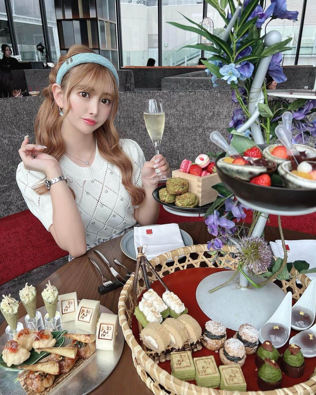 SHIHOさんのインスタグラム写真 - (SHIHOInstagram)「. . afternoon tea🫖💋💗 . . (( @celavitokyo )) 今回も可愛い＆クオリティー高すぎる🍵🫶💕 . 抹茶のアフヌン思ってたよりかわいいし 美味しくて大満足すぎた🤣🫰🤍🤍 . . . @celavitokyo の アフタヌーンティーはほんといつもすごくて 感動しちゃうんだよね〜🥹🍒💗💗💗 . ご馳走様でした👶💋！ . . . #celavitokyo #celavi #セラヴィ東京 #セラヴィ #アフタヌーンティー」5月9日 12時14分 - cham_pipi