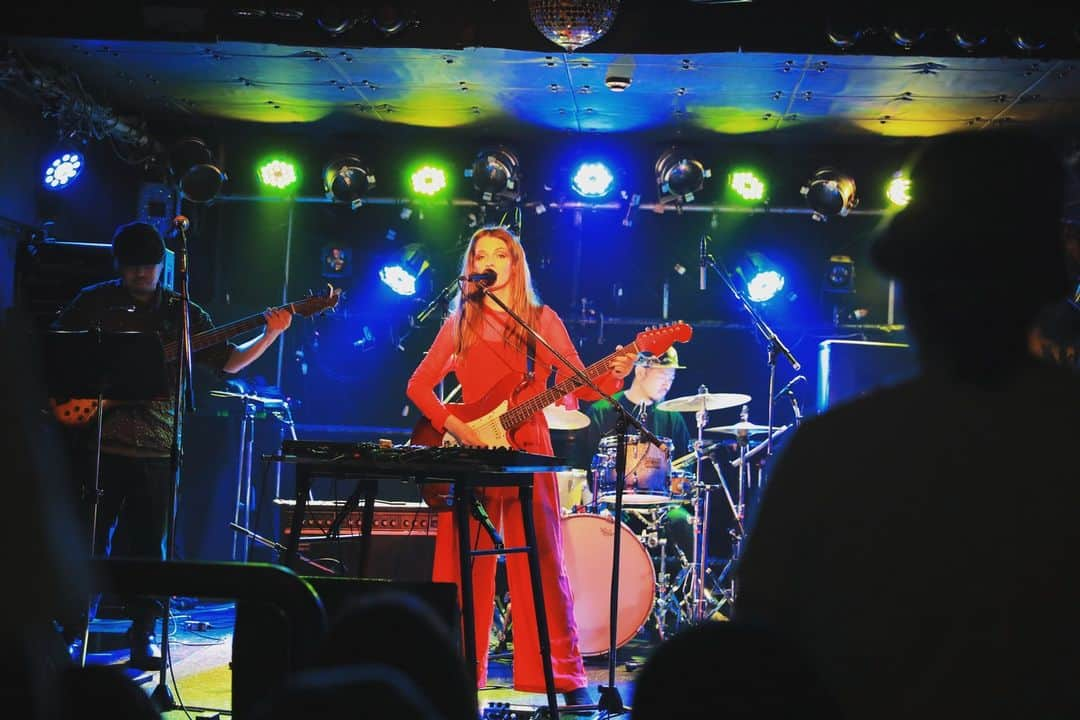 アナンダ・ジェイコブズさんのインスタグラム写真 - (アナンダ・ジェイコブズInstagram)「Super fun night in Koenji with full band! Played a 1-hour set to a warm audience - thanks to Hana for these photos! @phinry_ Thanks to @alien.idol and @sedov.music also for the good time! #koenji #anandajacobsmusic #livemusictokyo #headtotoered #bassvi #baritoneguitar #mk2 #sampler #livehouse #indieartist #composerartist #redstyle #stagelights #fenderbassvi #korgmicrokey #audix」5月9日 12時22分 - ananda_jacobs_