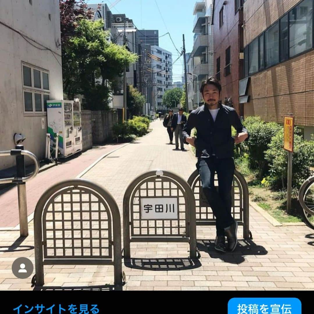 宇田川大輔さんのインスタグラム写真 - (宇田川大輔Instagram)「今月で弊社、株式会社M-3も第9期を迎えることができました。これは100%、皆様の熱き、暑き、厚き、お力添えがあったためです。  ここ数年は、コロナに負けそうになりながらもなんとか持ち堪え、私自身が罹患し、試合には負けたが勝負には勝った。といった感じでしょうか。  会社は9期へ突入しましたが、人でいうと9歳。少年から青年へと成長していく過程で、様々な感情が芽生える頃。程よく反抗期を迎え、感受性は豊かに。自我の芽生えを最大限に引き出し、精進してまいります。  今後も引き続き、皆様との共感、共鳴、共有を優先に考え、幸せな時間をご一緒できたら幸いです。  いつも節目の日が来るたびに、改めて皆様への感謝の気持ちが膨らむばかりです。どうか、変わらないご厚情を賜りますよう、宜しくお願い致します。  株式会社M-3  代表取締役 宇田川大輔   #会社設立記念日のご挨拶」5月9日 12時37分 - udagawadaisuke