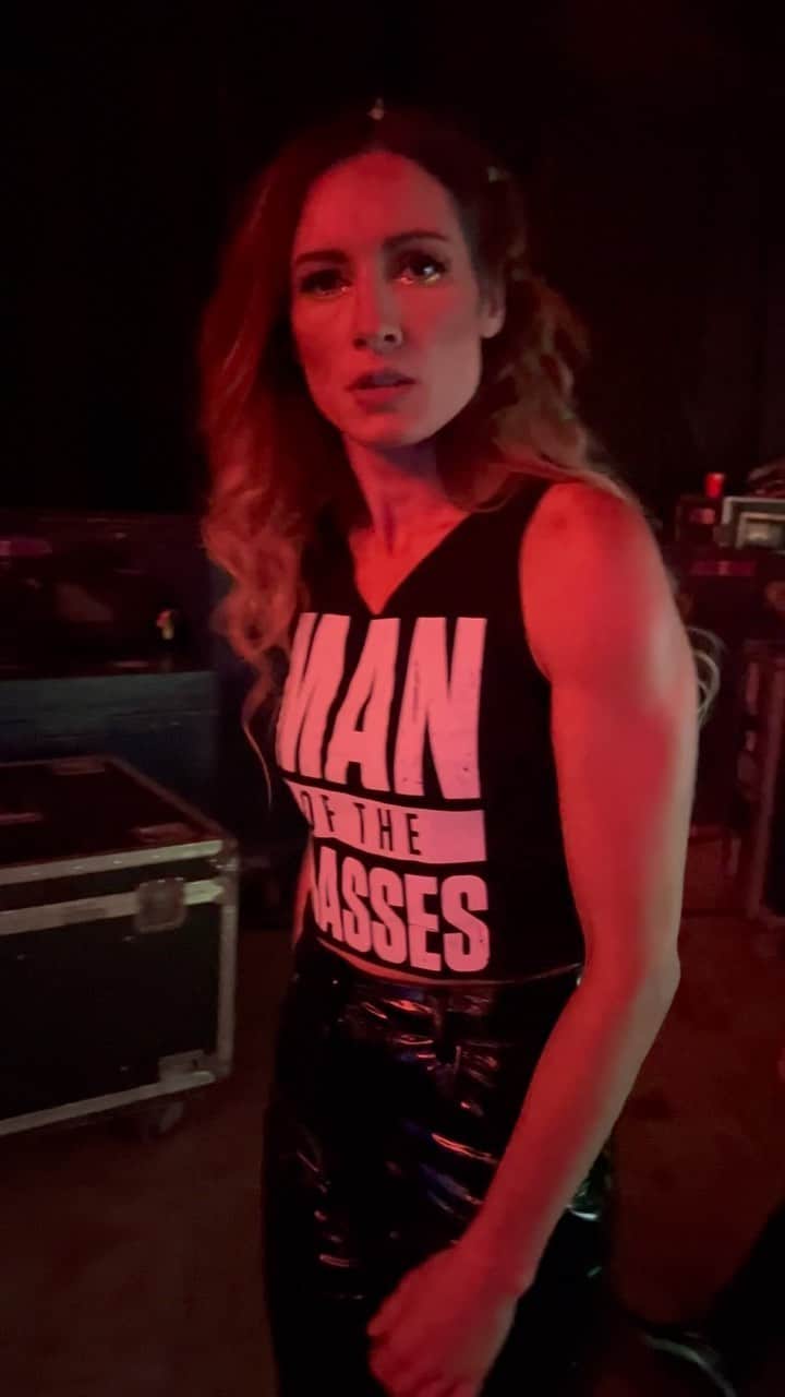 レベッカ・ノックスのインスタグラム：「Don’t cut off The Man’s music.」