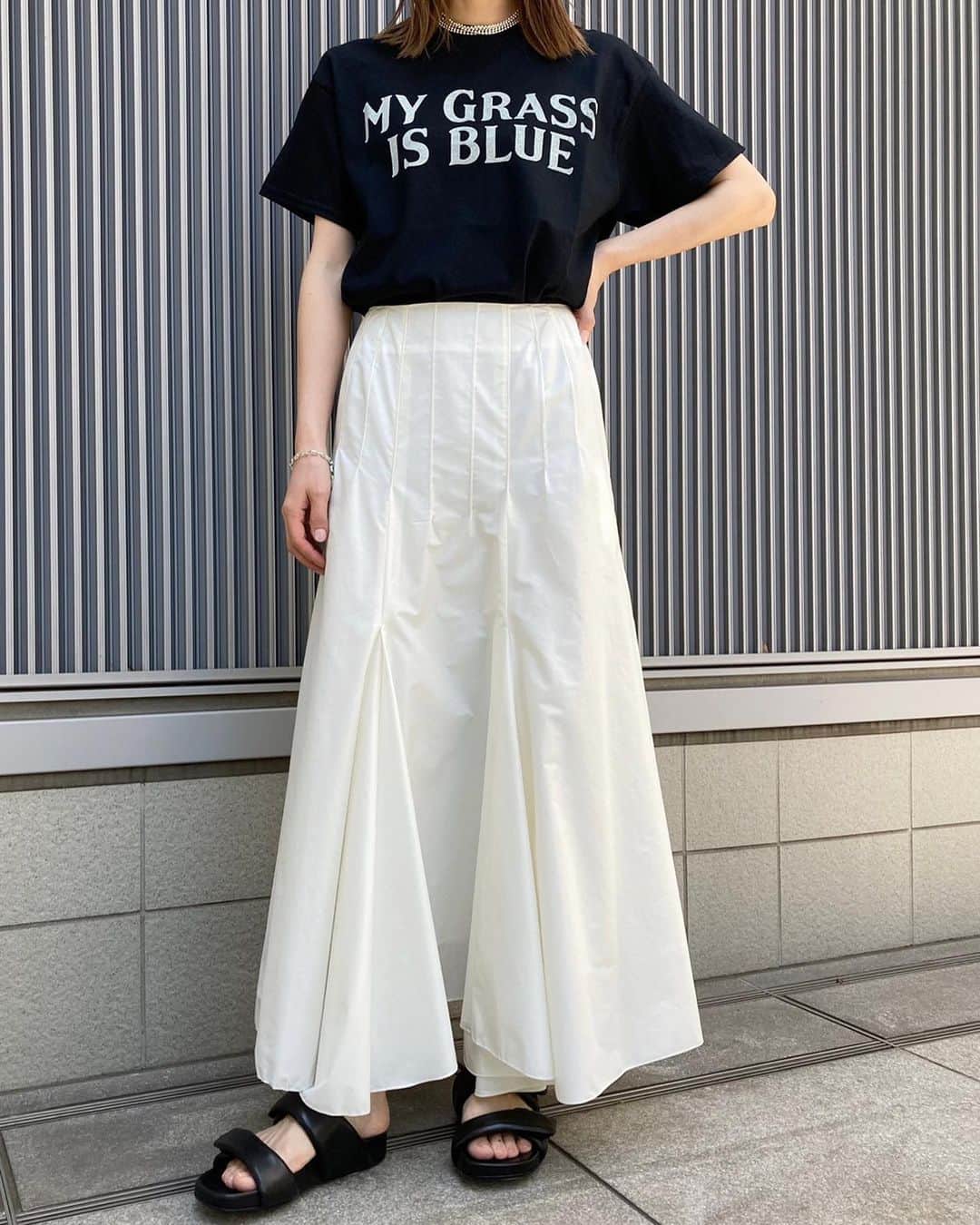 のインスタグラム：「Cut&sewn 6,930yen / BLUESCENTRIC Skirt 33,000yen / ASTRAET Shoes 52,800yen / POMME D’OR #bluescentric #pommedor #ASTRAET #アストラット  #2023ss #springsummercollection」
