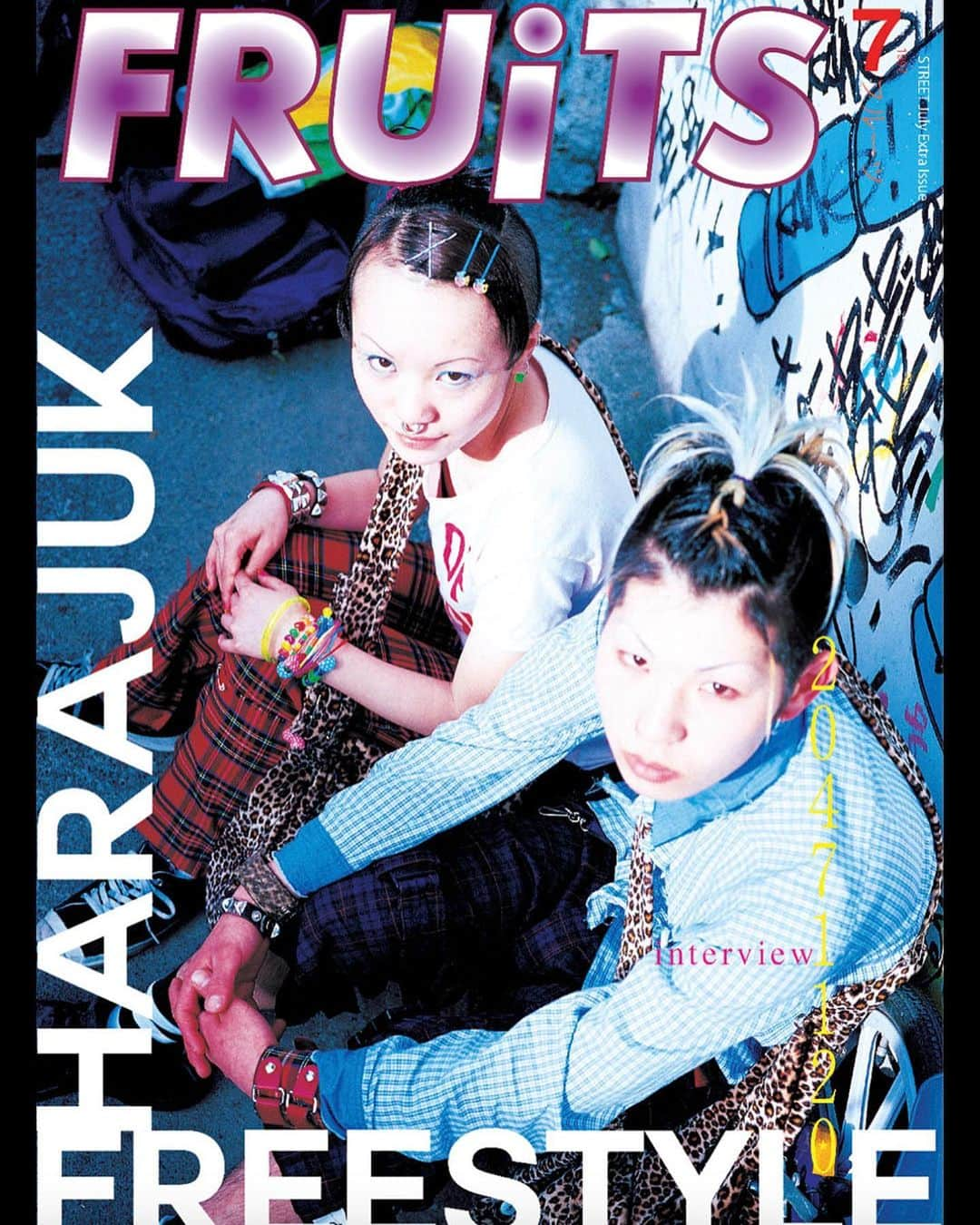 FRUiTSさんのインスタグラム写真 - (FRUiTSInstagram)「The official English translation of FRUiTS No.001 has landed!  Hit the link in the bio to get your English ePub edition of the magazine that firmly placed Harajuku on the global street fashion map.  https://tokyofruits.com/」5月9日 13時05分 - fruitsmag