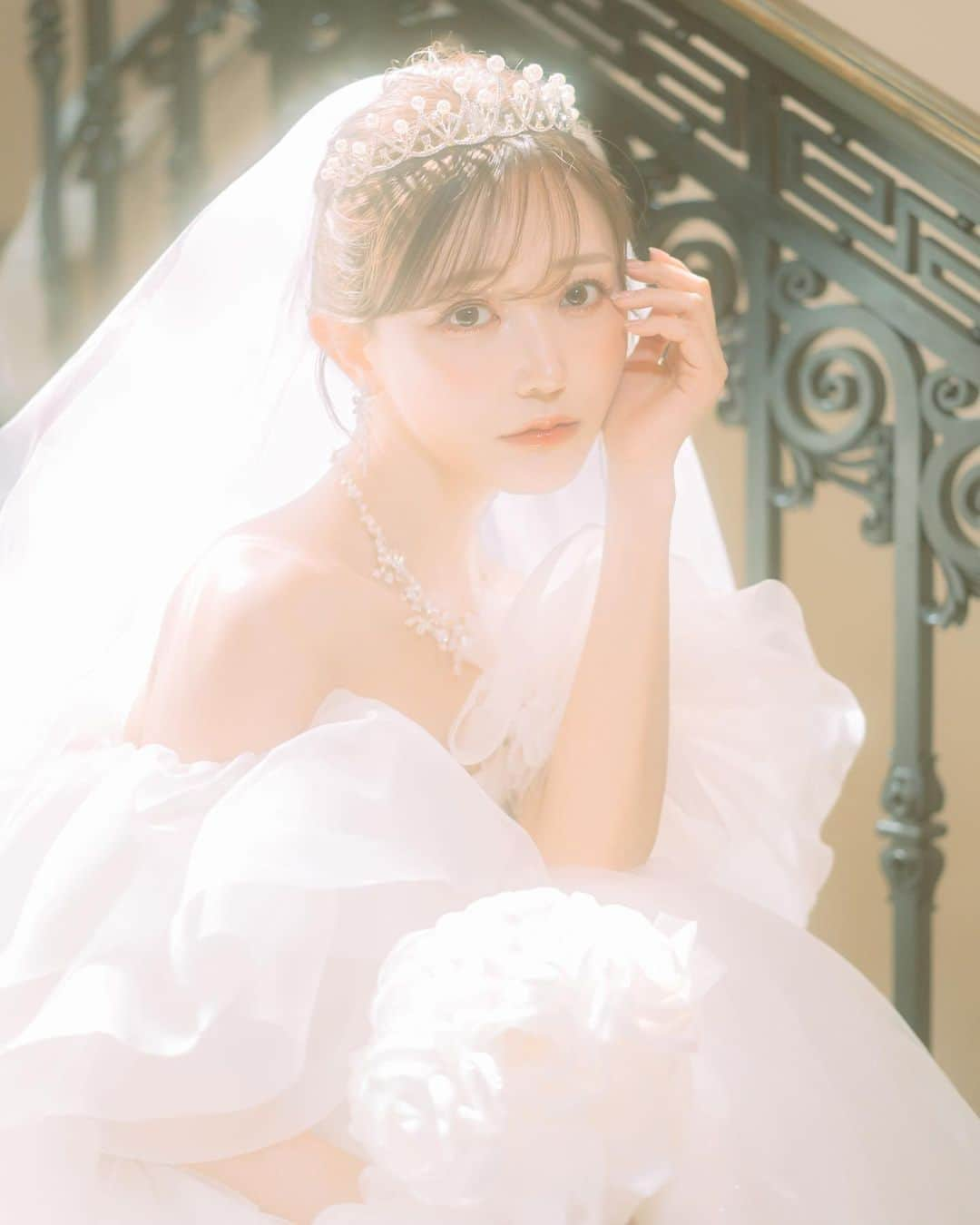 ♡プラコレWedding·⋆*さんのインスタグラム写真 - (♡プラコレWedding·⋆*Instagram)「. @placole_dressy【#DRESSY花嫁 】 【#プラコレ】をつけて投稿&フォローしてね♩ . ＝＝＝＝＝＝＝ . 人気モデルの菅野結以さん（@yui_kanno ）が フォトウェディング専門スタジオ「Studio Roseveil」の オリジナルウェディングドレスを製作👗🤍  「女性にとってウエディングドレスを着ることは 新しい人生をはじめるための正装であり、着る誓いであり、 少女の心を引き出して女性の美しさを増幅させる、 1日限りの魔法のような特別なもの」  菅野結以さんの魅力とファッションセンスが詰まった、 一着で12変化するドレスデザインをぜひチェックしてみて🔖 . ＝＝＝＝＝＝＝＝ 👗photo by... @yui_kanno さま @studio.roseveil さま ＝＝＝＝＝＝＝＝ . 『#DRESSY花嫁』『#プラコレ』の ハッシュタグをつけて写真をUPしてね✦ 花嫁アプリ『DRESSY by プラコレ』の 記事に掲載＆リグラムされるかも♩ . みなさまからのいいねや保存 コメントをお待ちしています♥ 「このウェディングドレス可愛い！」 「ヘアスタイルも気になる！！」 「今の花嫁さんの流行りは！？」etc. . ＝＝＝＝＝＝＝＝ 花嫁アプリでは、 プロのアドバイザーに結婚式の相談を何度でも♡ ウェディングドレスの記事や、 自分のウェディングレポを残せちゃう♡” . >>>TOPのURLからcheck ⋈ @placole_dressy >>>結婚のご相談は プラコレウェディングアドバイザーへ♡ @wedding_adviser >>>ウェディングレポを残したいなら、 farny by プラコレをcheck ✎ @farny_wedding >>>花嫁準備に欠かせないアイテムをお探しなら placole & dressy Beauty をcheck ❁ @dressy_beauty_ >>>素敵なドレスに出会いたい花嫁さま♡ @dressyonline_をcheck >>>おしゃれなファミリーフォトは ドレシーベイビーをcheck 𓏸 @dressy.baby >>>鎌倉にOPEN”お花とドレスと紅茶のカフェ” @dressyroom_teaをcheck𓌉𓇋 . ＝＝＝＝＝＝＝＝＝＝＝＝＝＝＝＝ . #プレ花嫁 #卒花 #花嫁 #卒花嫁 #結婚 #結婚式 #試着レポ #farnyレポ #2023秋婚 #2023冬婚 #2024春婚 #2024夏婚 #カラードレス試着 #ドレス試着 #ドレス試着レポ #ドレス選び #カラードレス #カラードレス迷子 #ウェディングドレス #ドレス迷子 #weddingdress #ウエディングドレス #チュールドレス #パフスリーブドレス #菅野結以 #studioroseveil」5月9日 13時10分 - placole_dressy