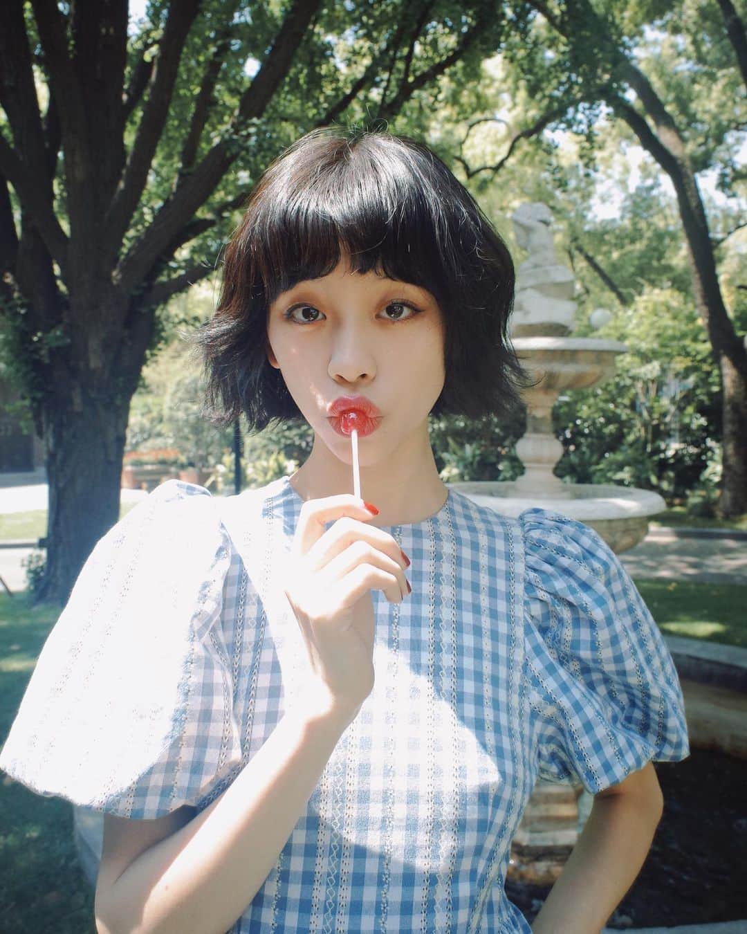 る鹿のインスタグラム：「Day dreaming girl 🍭🌿✨」