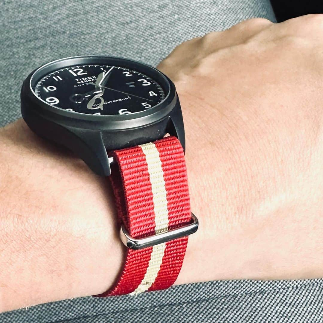 小渕健太郎のインスタグラム：「𝙏𝙄𝙈𝙀𝙓✖️𝘿𝙀𝙉𝙃𝘼𝙈✖️𝙉𝘼𝙏𝙊 𝘽𝙀𝙇𝙏 NATO BELTの季節が来た。  #timex #denham #natobelt#watch#militarywatch」